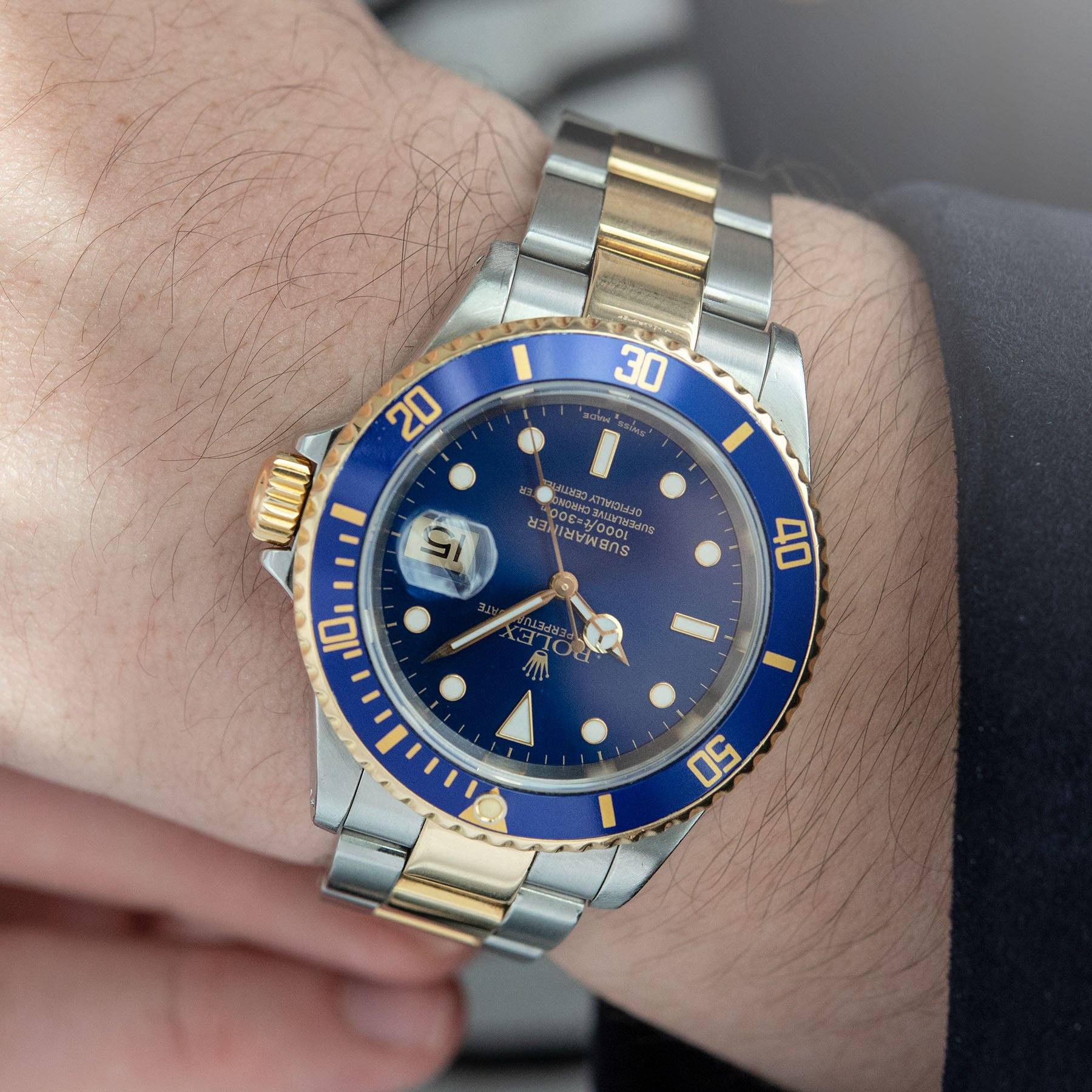 ROLEX SUBMARINER 16613 2コマ Rolex Submariner Date Two-Tone 'Swiss Only' – Analog:Shift