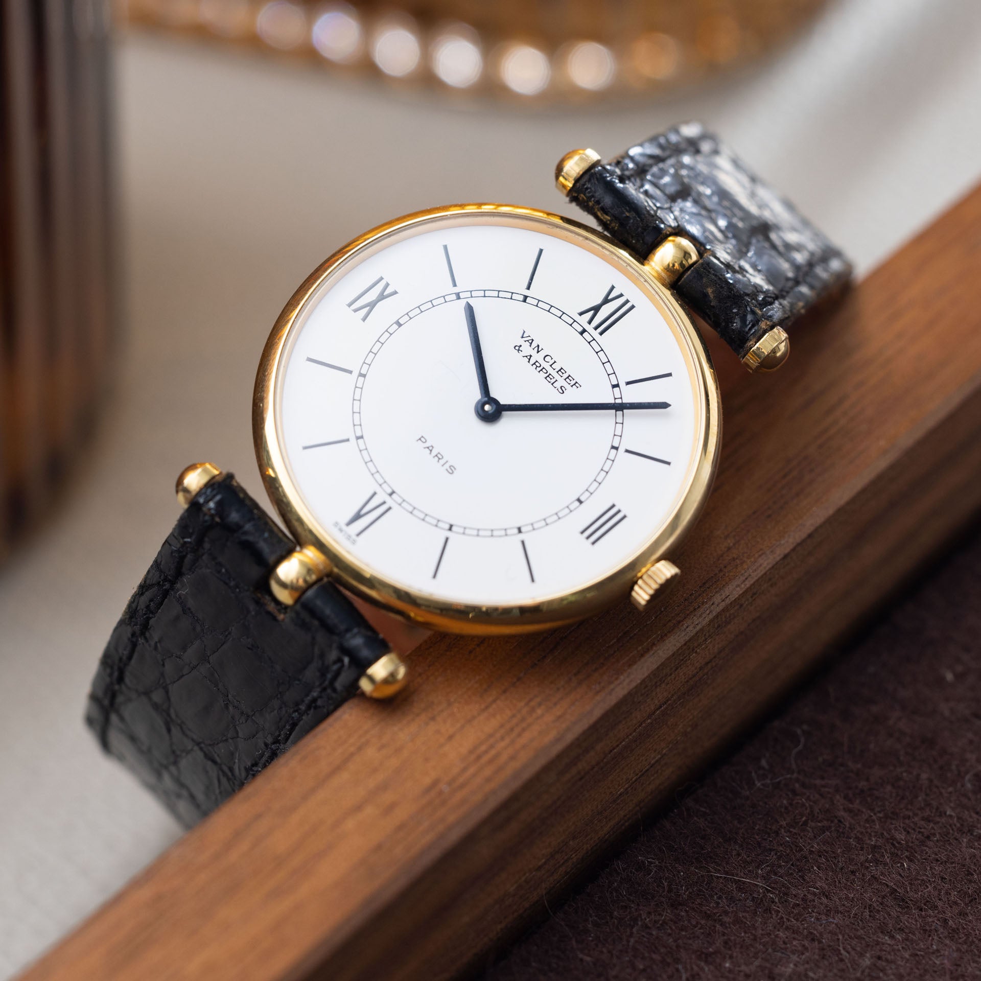 Van Cleef & Arpels Gold Ladies Round Dress Watch Box and Papers