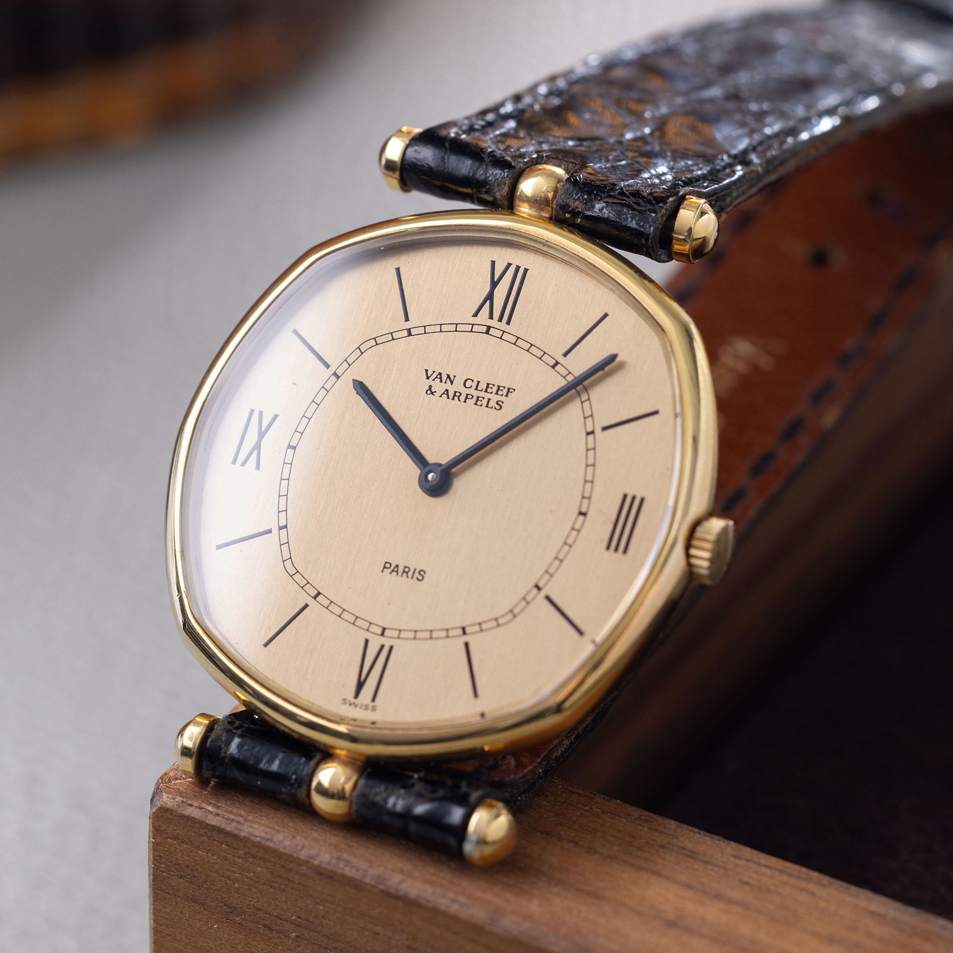 Van Cleef Arpels Gold Ladies Octagonal Dress Watch Full Set