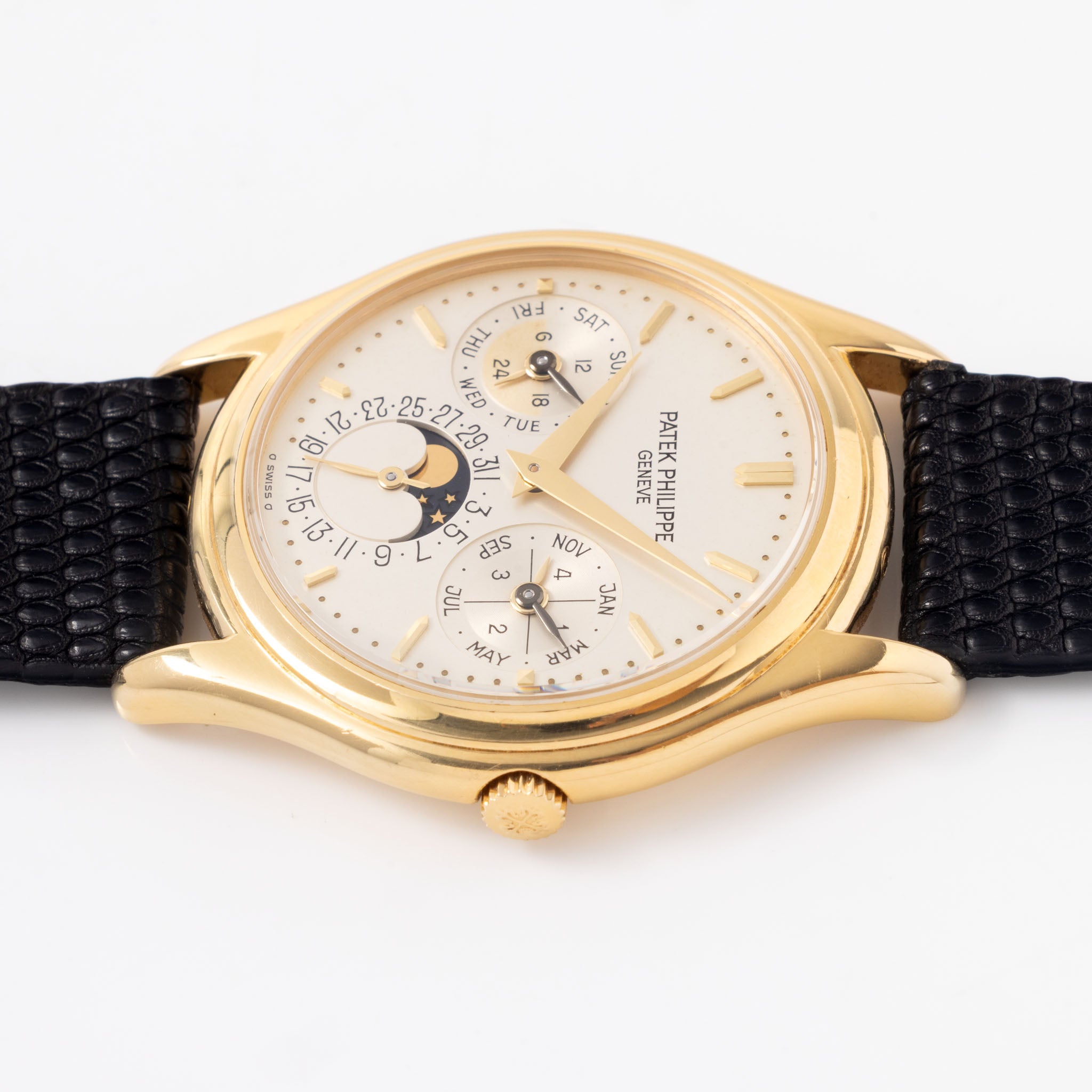 Patek Philippe Perpetual Calendar 3940J 2nd series with Box, Extract of the Archives and Service Papers in 18k yellow gold