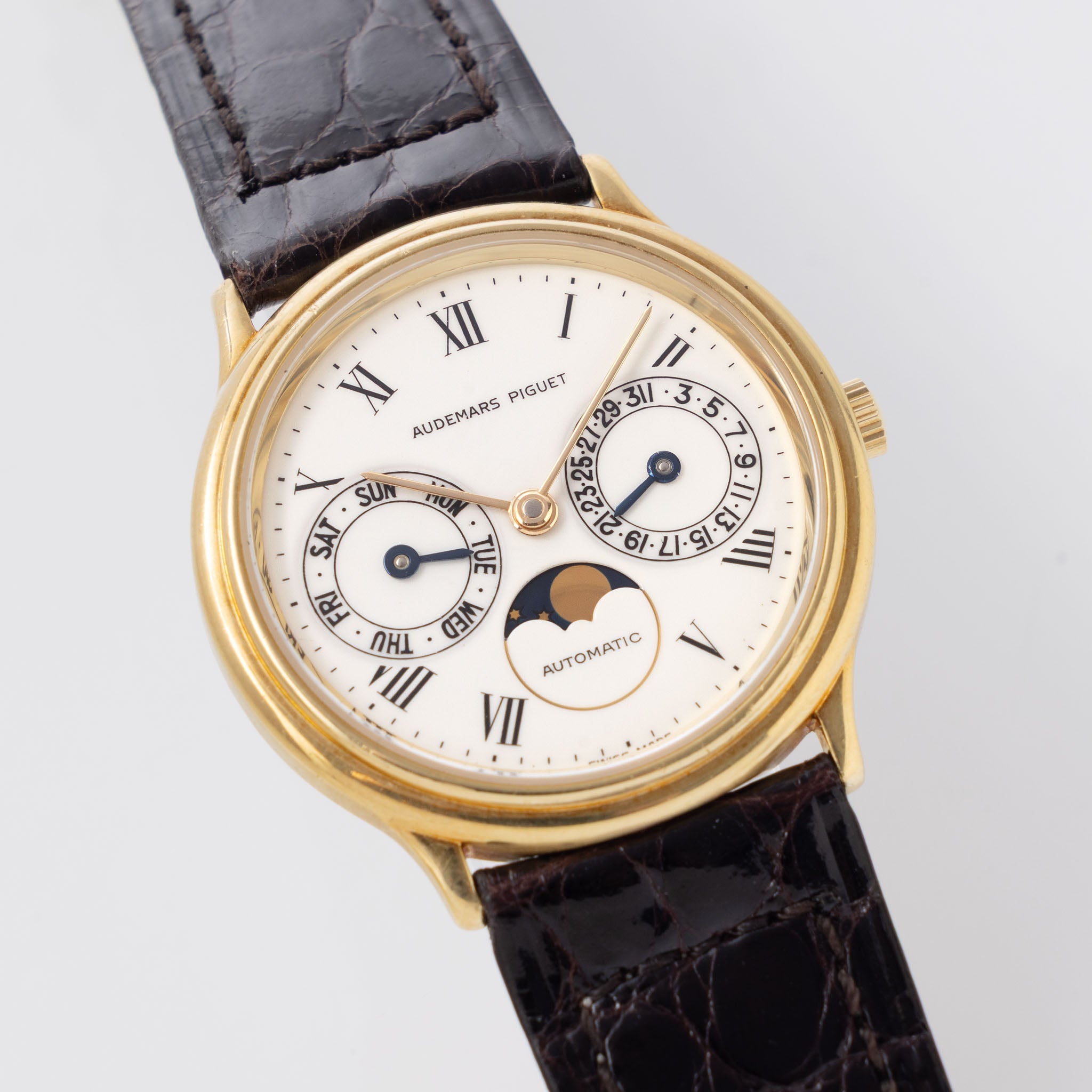 Audemars Piguet Day-Date Moon-phase Enamel dial in 18 k yellow gold ref 25589BA with original certificate of origine