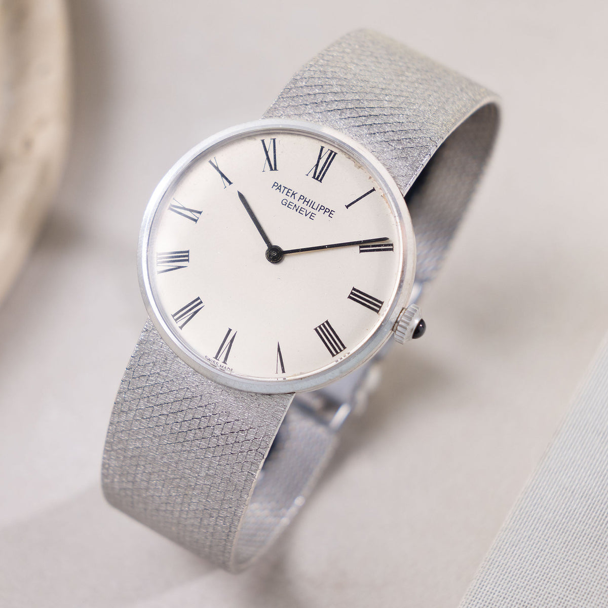 Patek Philippe Calatrava Silver dial in 18 k white gold with integrated bracelet ref 3513