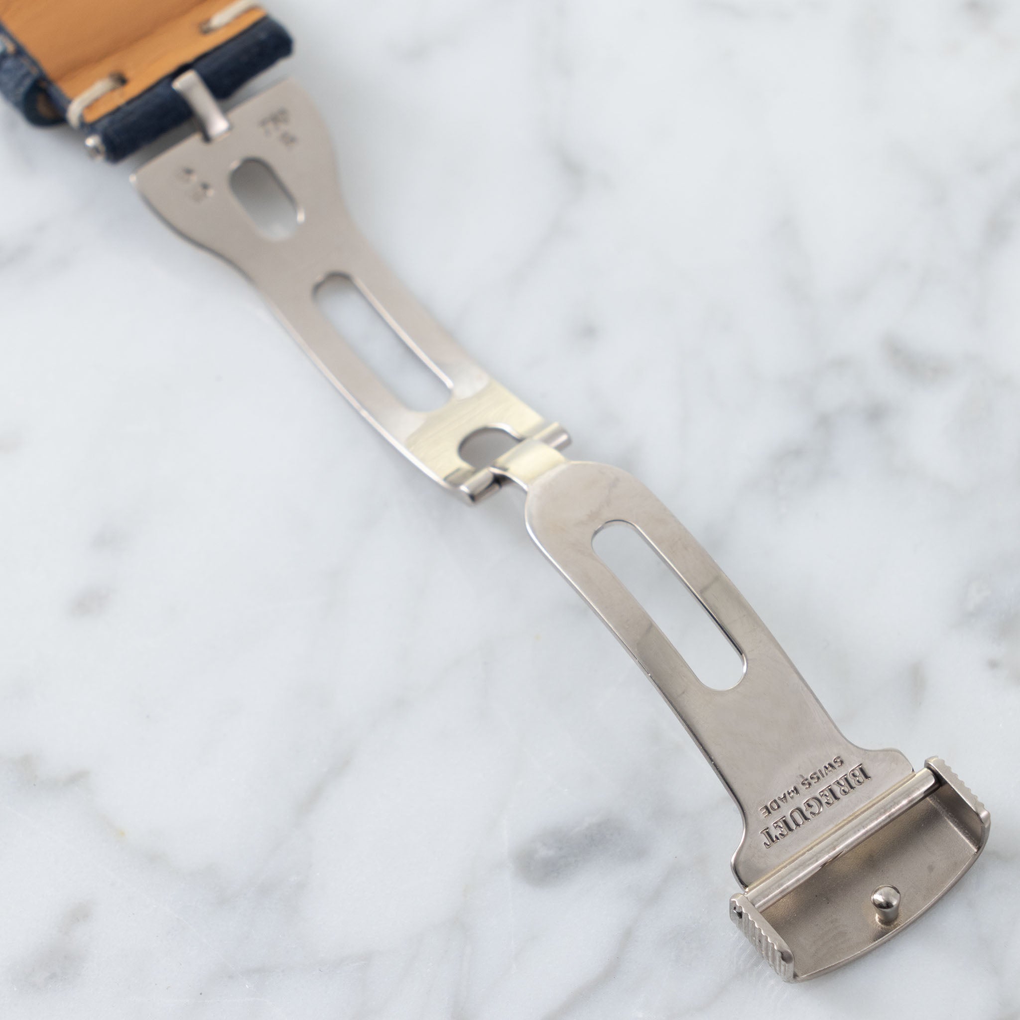 Breguet Classique Calendrier Day Date moon phase Guilloché dial in 18 k white gold ref 7337BB