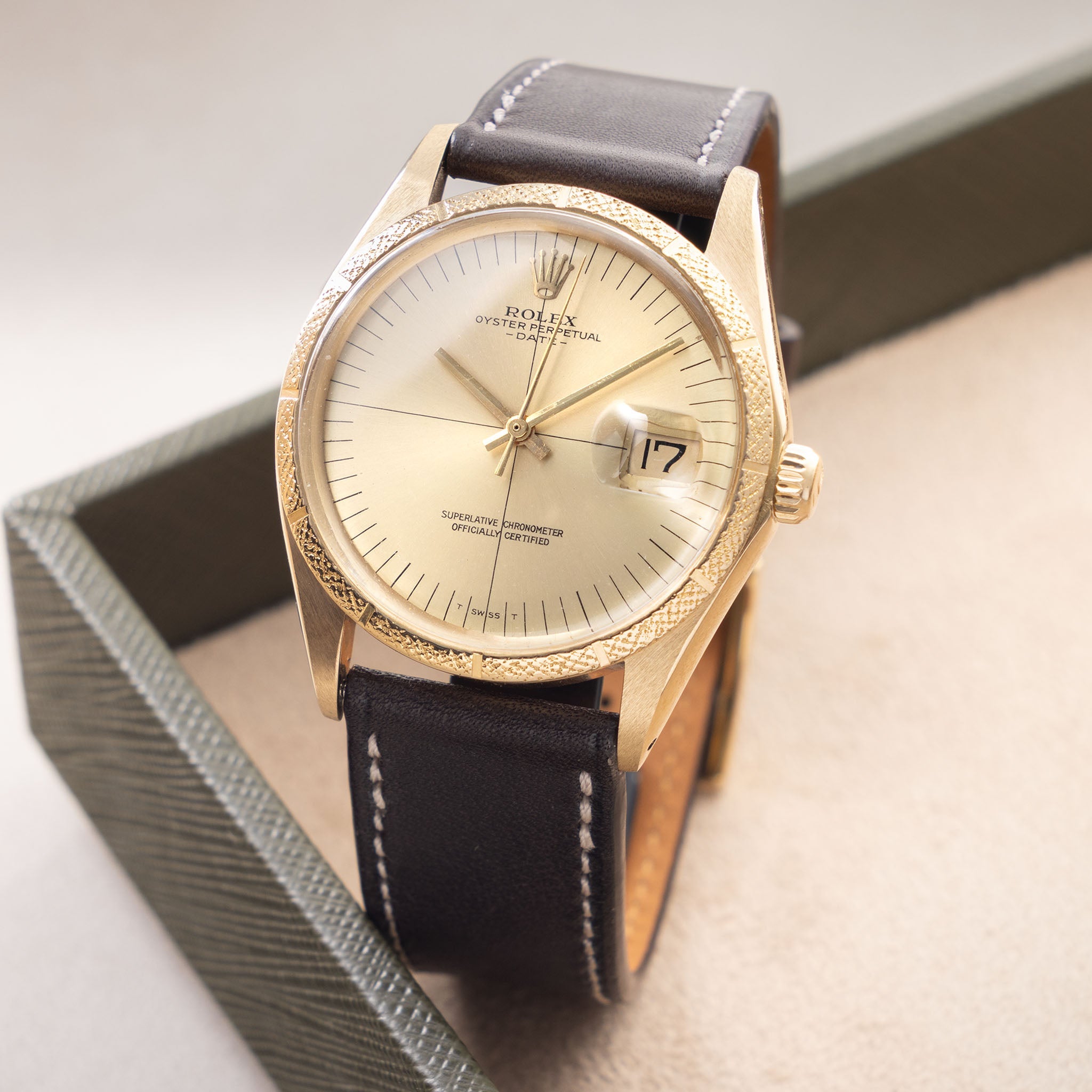 Rolex Oyster Perpetual Date Champagne dial Zephyr in 18 k yellow gold