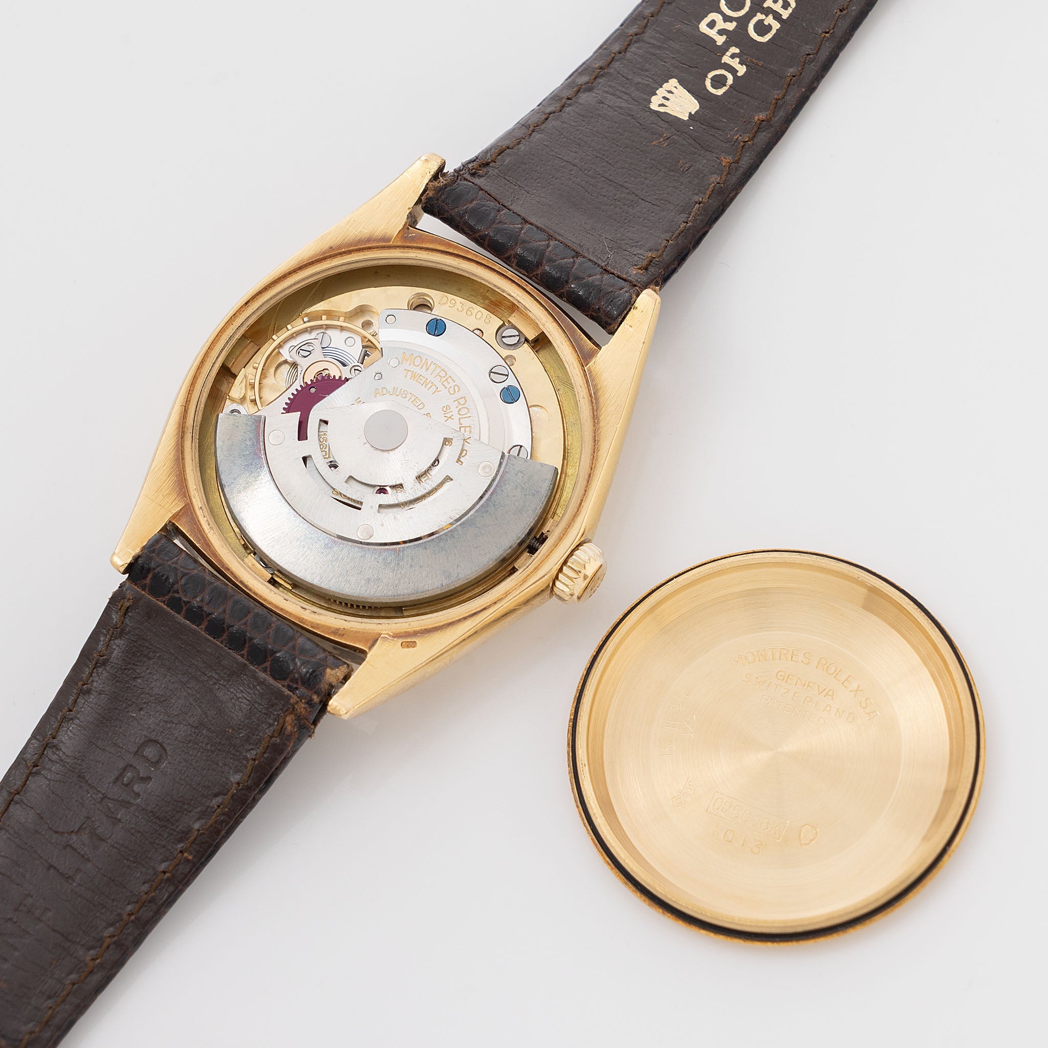 Rolex Oversized Oyster-Perpetual 1012 Silver Swiss Only Dial in 18k Yellow Gold - 36 mm