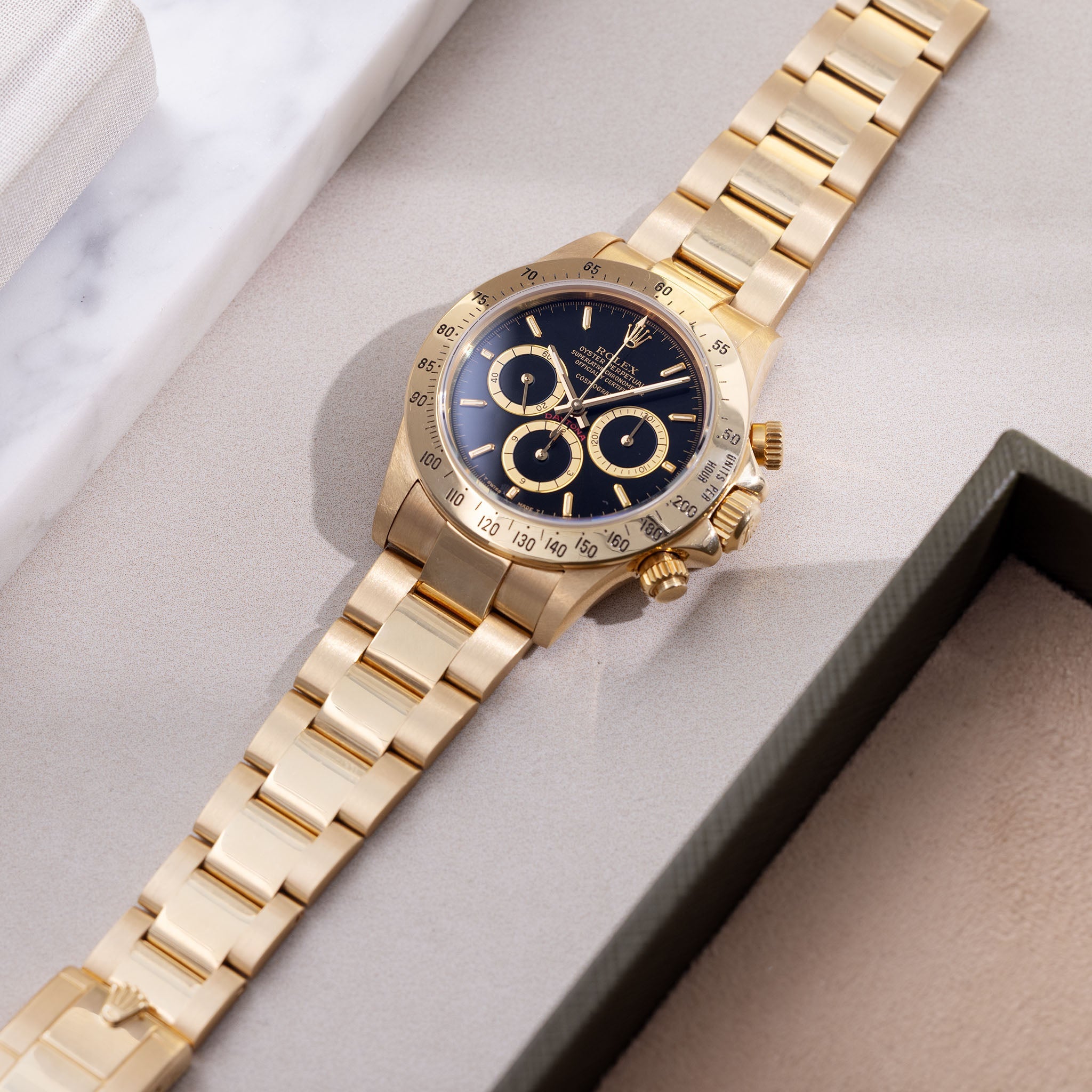 Rolex Cosmograph Daytona 16520 Black Floating Dial in 18k Yellow Gold with Original Guarantee Paper and Accessories