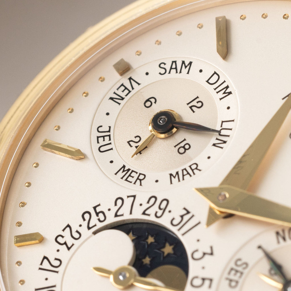 Patek Philippe Perpetual Calendar 3940J Early Second Series in 18k yellow gold with Box and Extract of the Archives