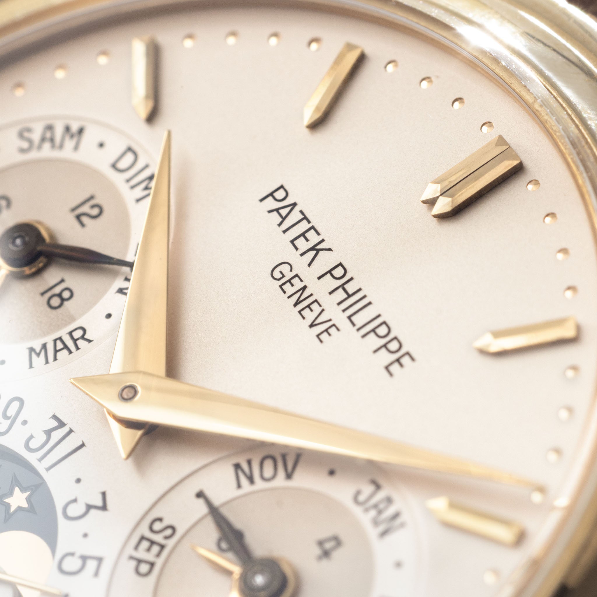 Patek Philippe Perpetual Calendar 3940J Early Second Series in 18k yellow gold with Box and Extract of the Archives