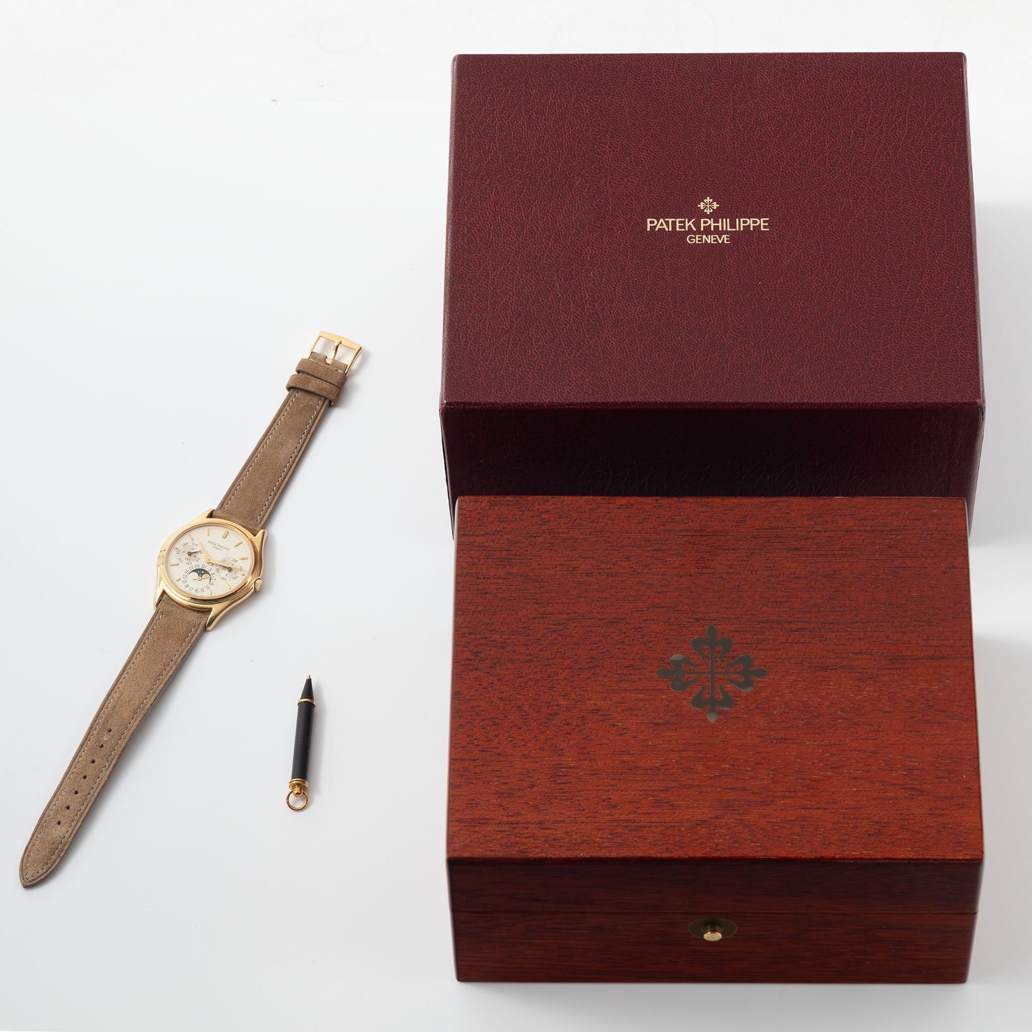 Patek Philippe Perpetual Calendar 3940J Early Second Series in 18k yellow gold with Box and Extract of the Archives