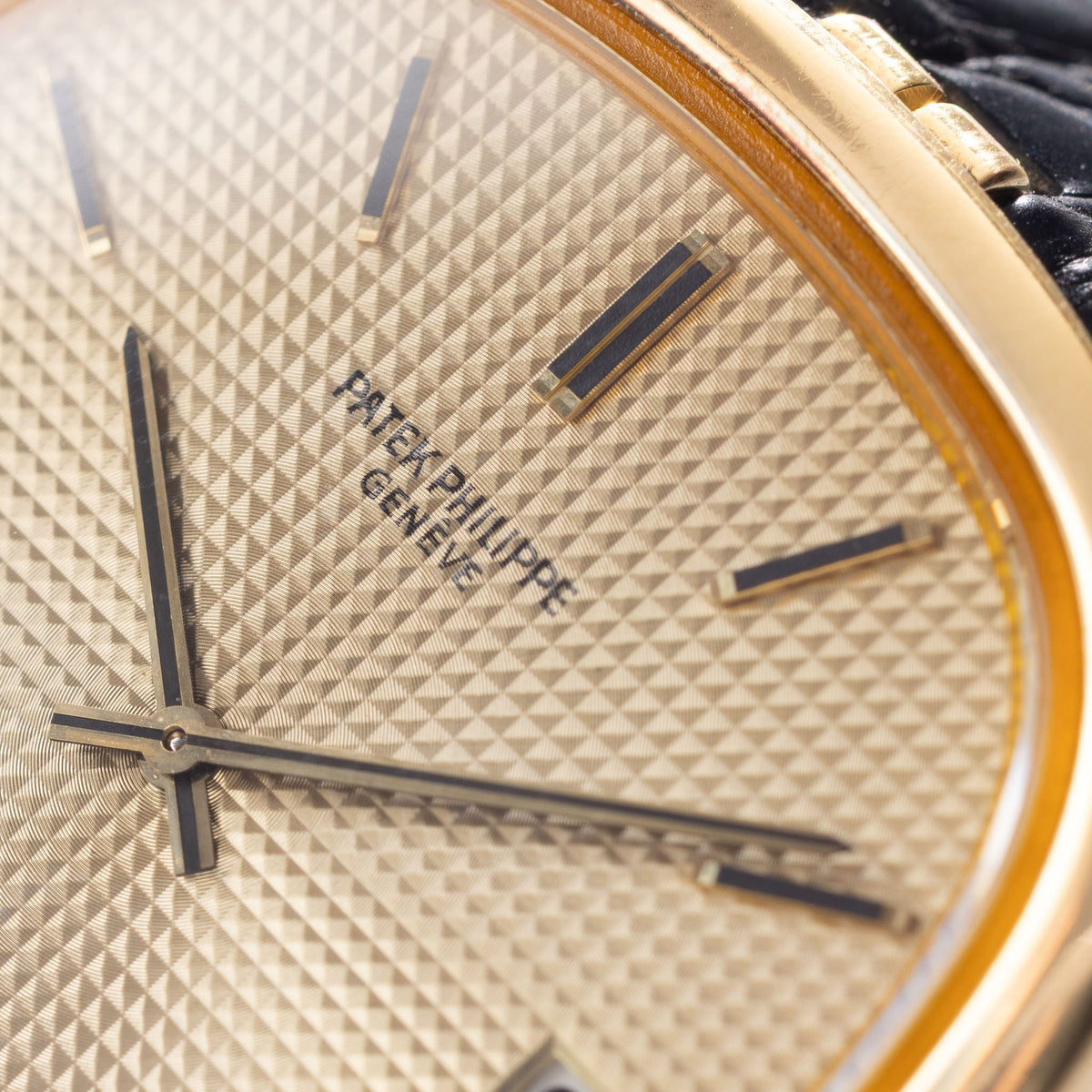 Patek Philippe Golden Ellipse Ref. 3604 TV Screen in 18k yellow Gold Champagne Clous de Paris Dial with Original Papers