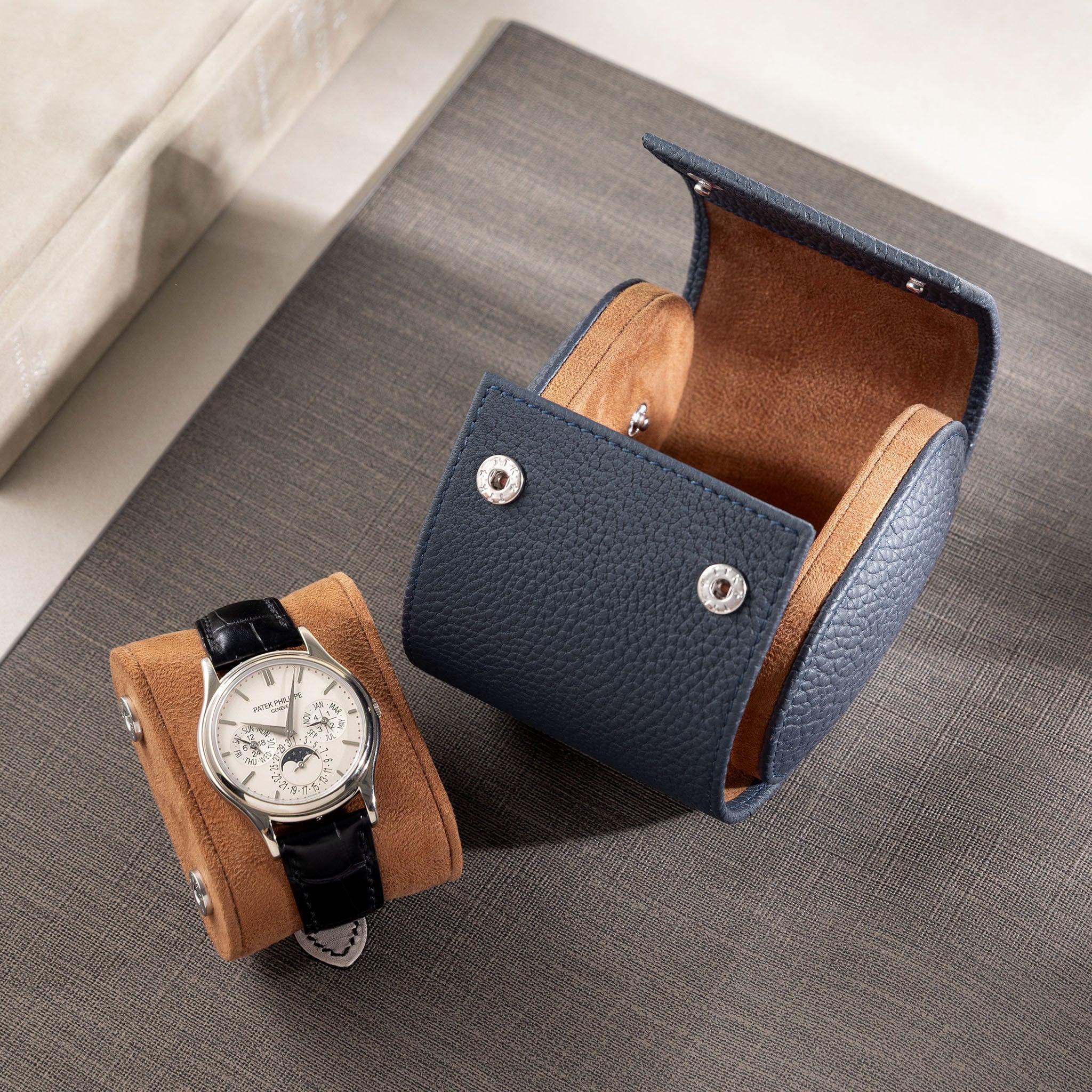 Oval Single Dark Blue Leather Watch Box