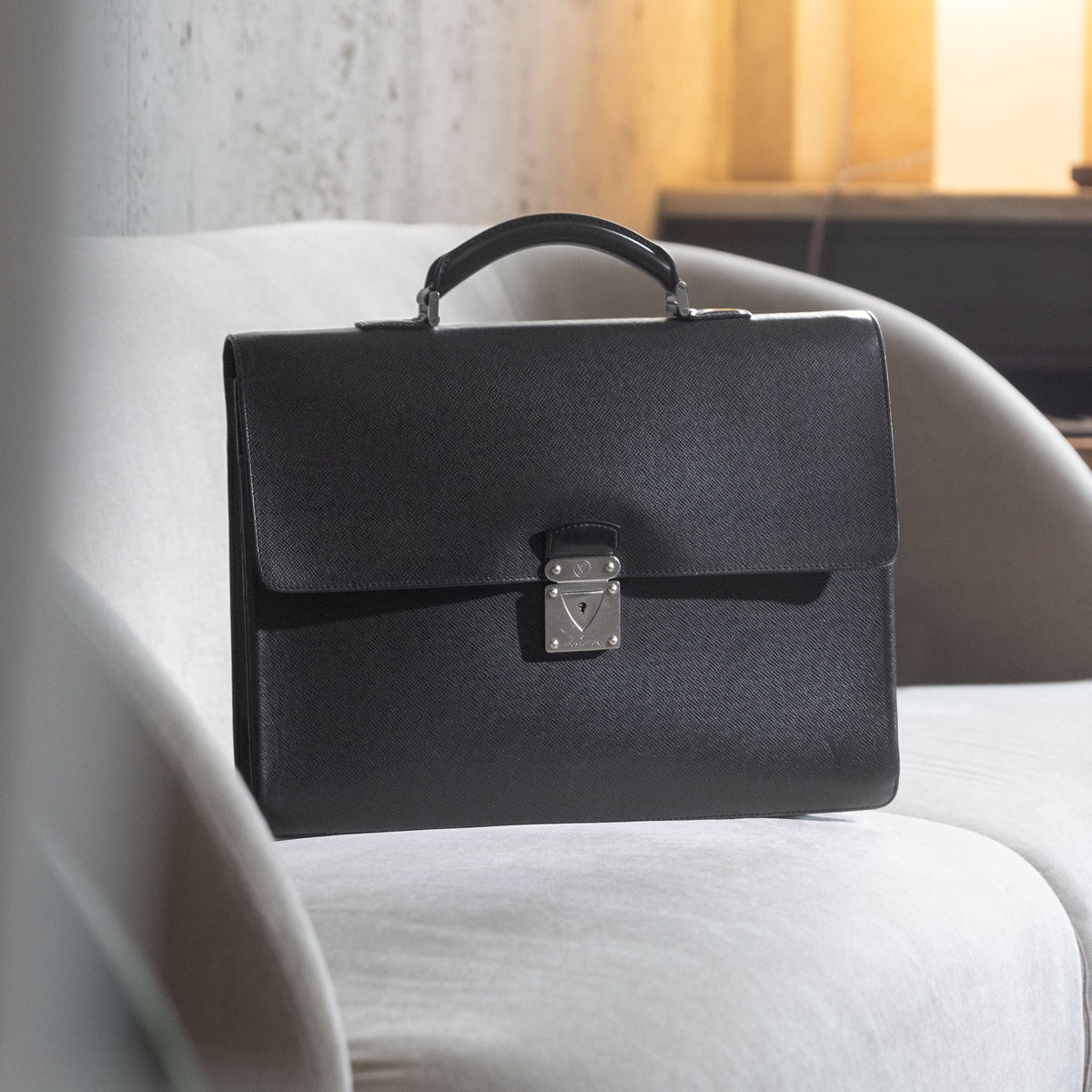 1_Louis_Vuitton_Taiga_Laguito_ 