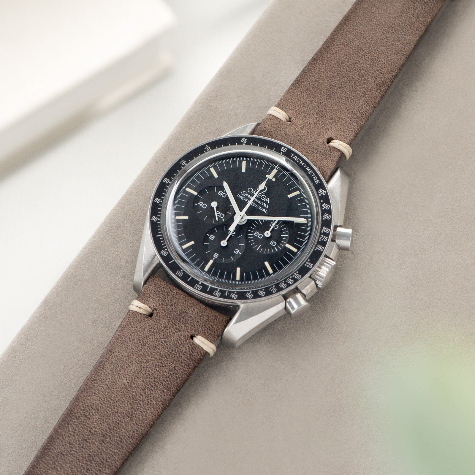 Omega speedmaster store leather nato