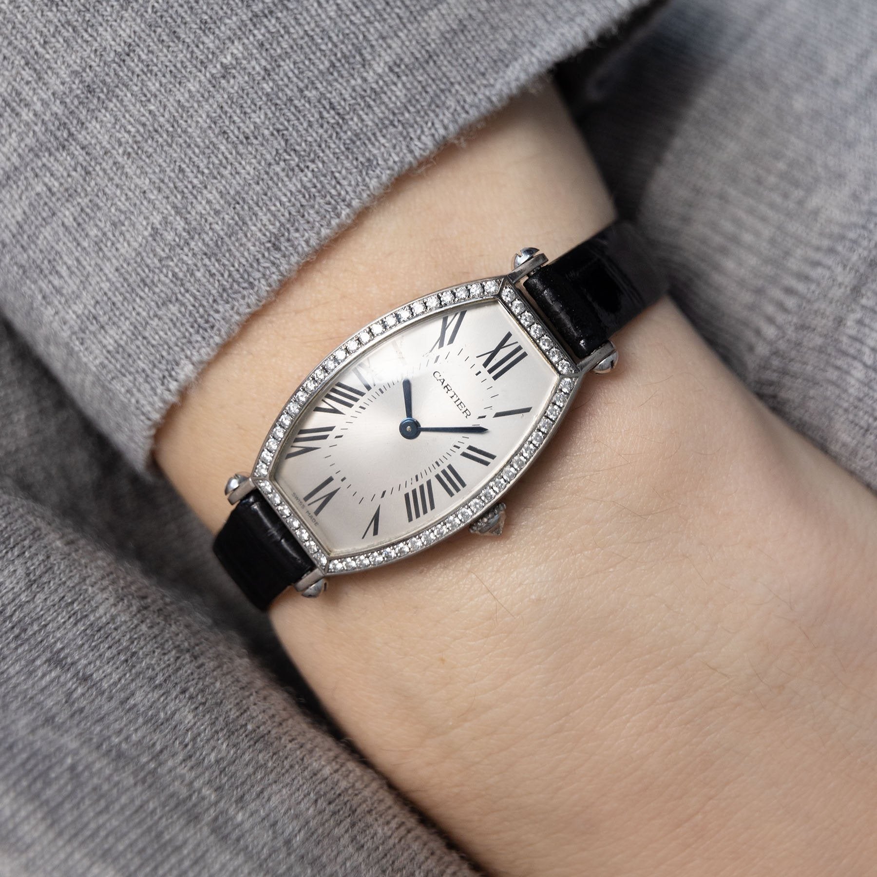 Cartier 18K WHITE GOLD TONNEAU WATCH 完品 SOLD] CARTIER TONNEAU COLLECTION PRIVEE 18K WHITE GOLD DUAL TIME
