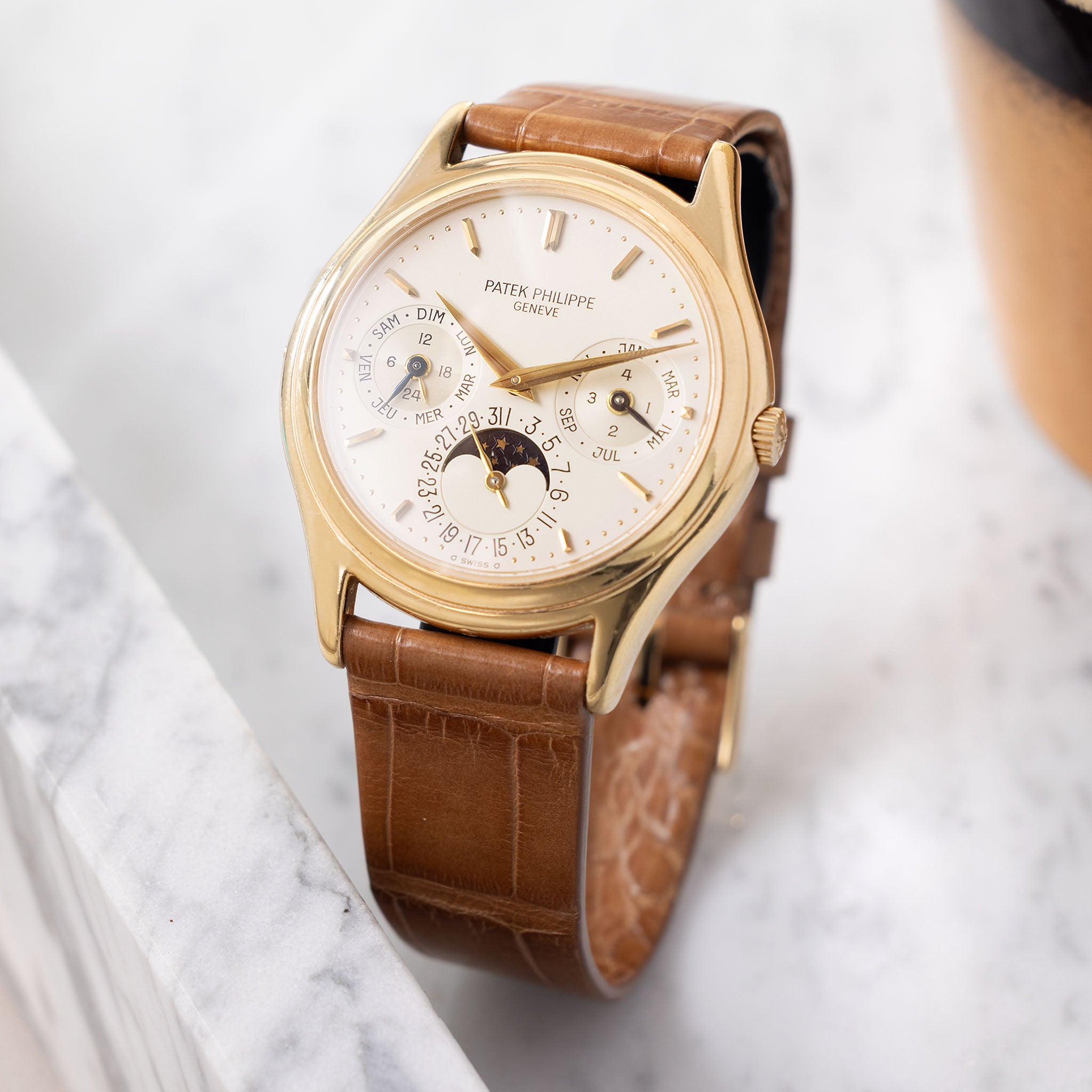 Patek Philippe Perpetual Calendar 3940J Early Second Series in 18k yellow gold with Extract of the Archives and Box
