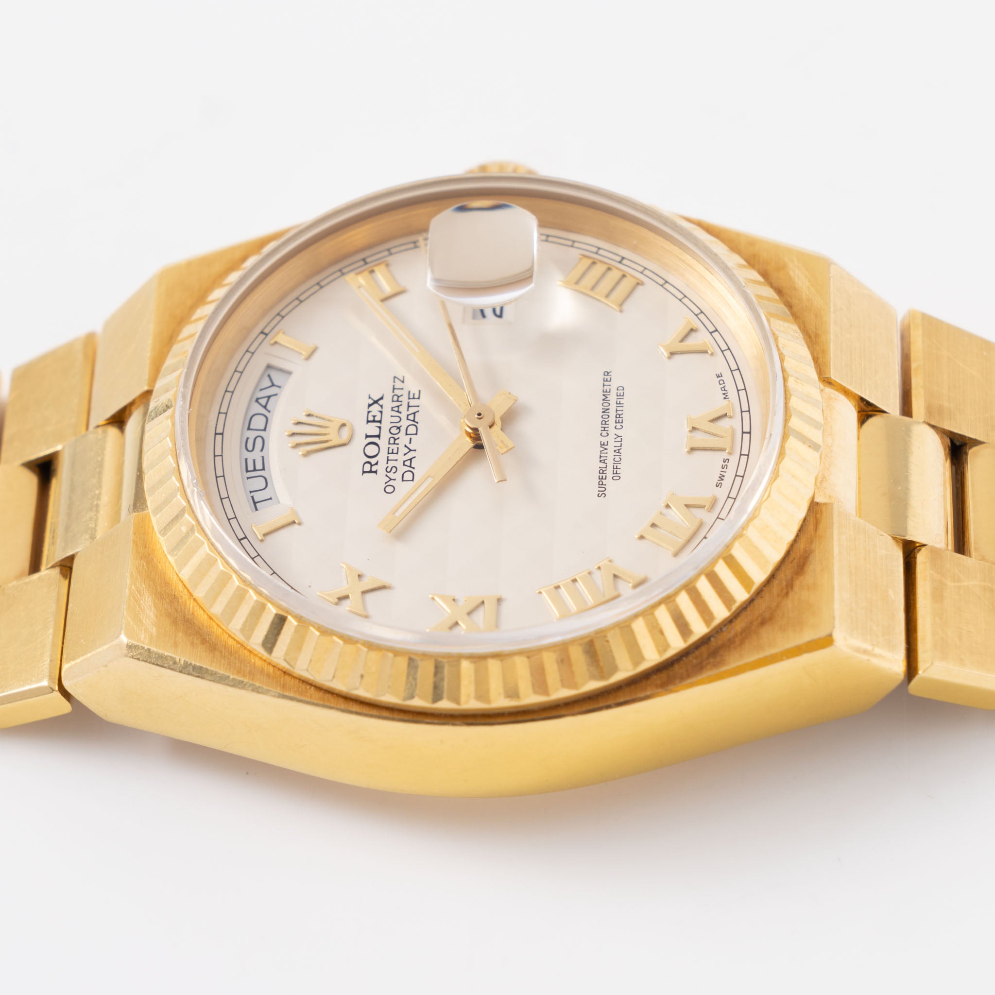 Rolex Day-Date Oysterquartz White "Pyramid Dial" in 18k Yellow Gold Ref. 19018 with Original Guarantee Papers and Accessories