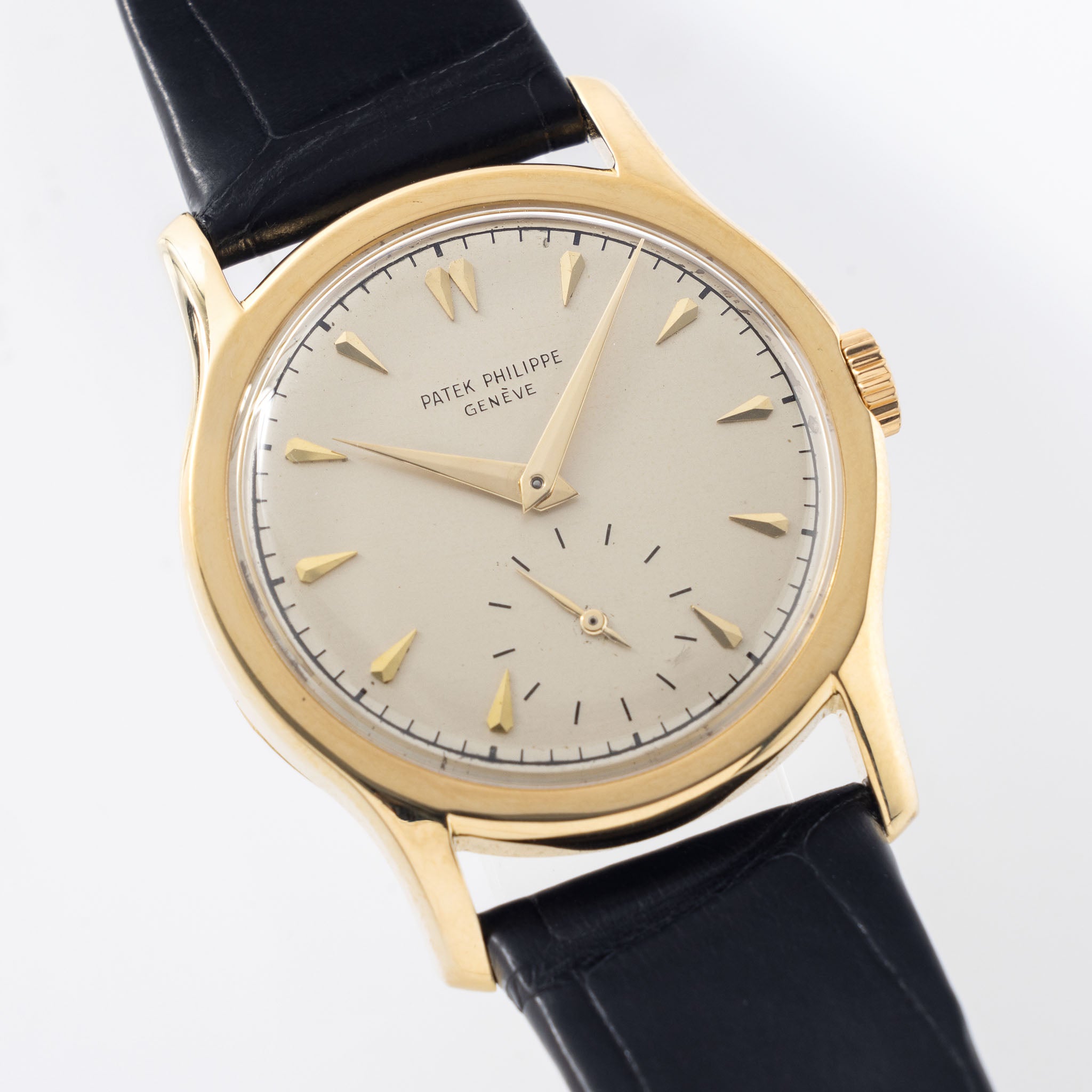 Patek Philippe Calatrava Silver Dial in 18k Yellow Gold Ref. 2450 with Extract of the Archives