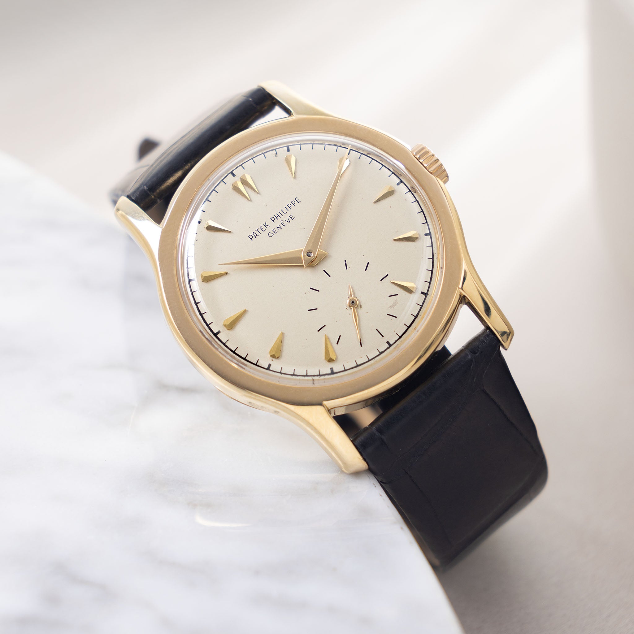 Patek Philippe Calatrava Silver Dial in 18k Yellow Gold Ref. 2450 with Extract of the Archives