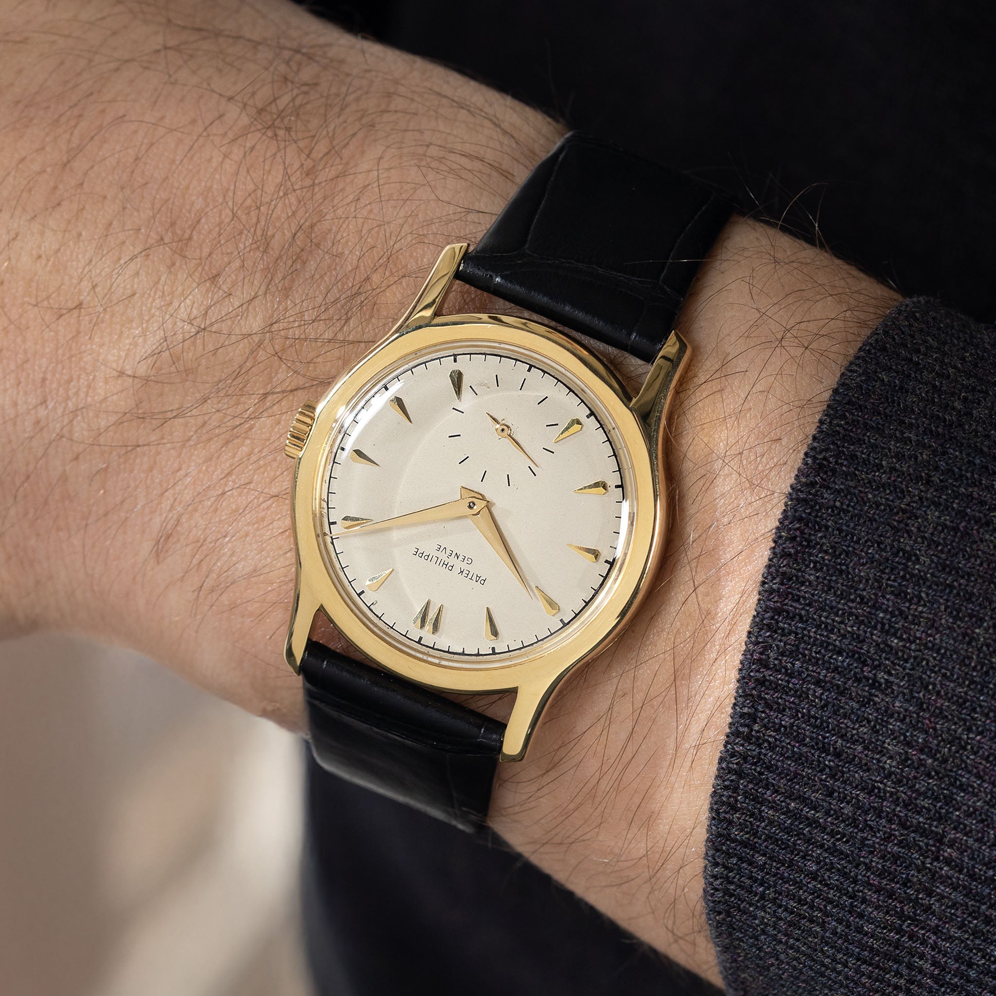 Patek Philippe Calatrava Silver Dial in 18k Yellow Gold Ref. 2450 with Extract of the Archives