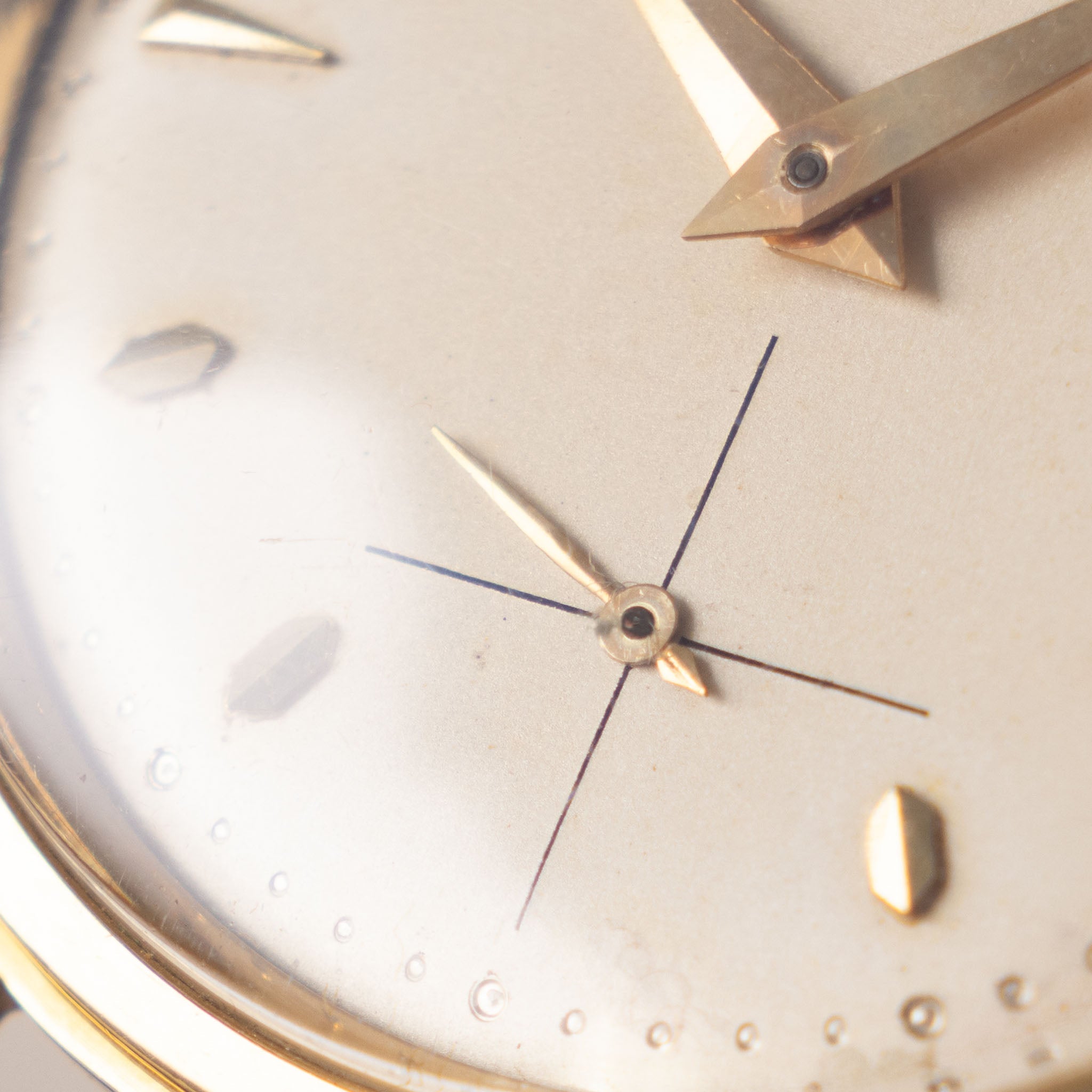 Patek Philippe Calatrava 2509J in 18k yellow gold “Grené-finish dial”