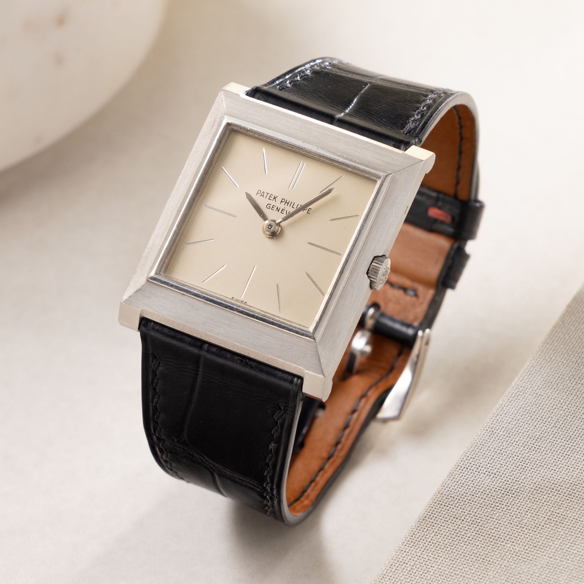 PATEK PHILIPPE ノベルティショール PATEK PHILIPPE RECTANGULAR WRISTWATCH REF. 5014J - Collectability
