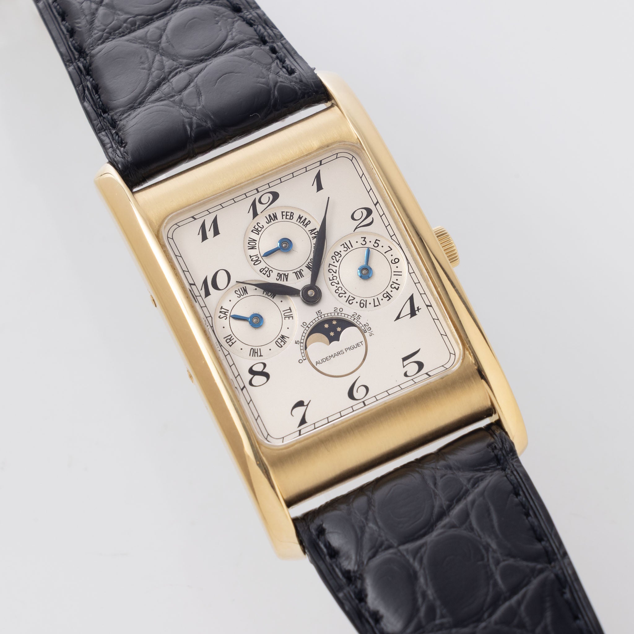 Audemars Piguet Quantième Perpetual Edward Piguet silver Dial ref 25682BA in 18 k yellow gold