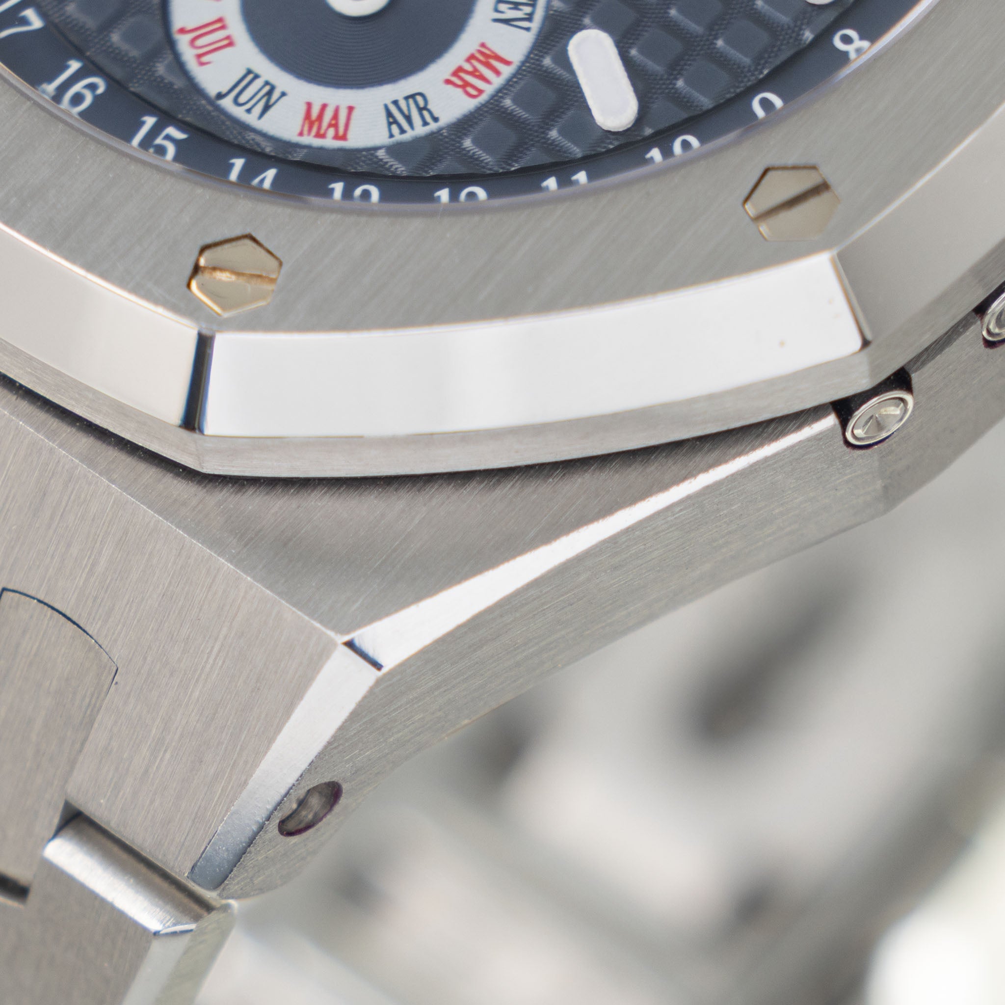 Audemars Piguet Royal-Oak Annual Calendar Blue Dial with AP service Invoice ref. 25920ST