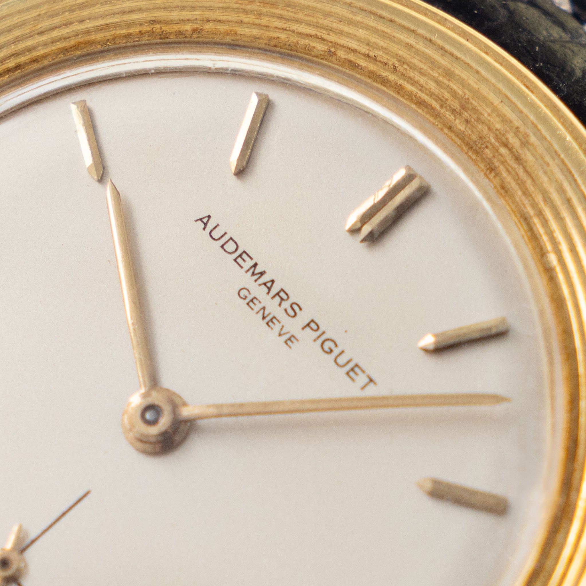 Audemars Piguet Disco volante in 18 k yellow gold