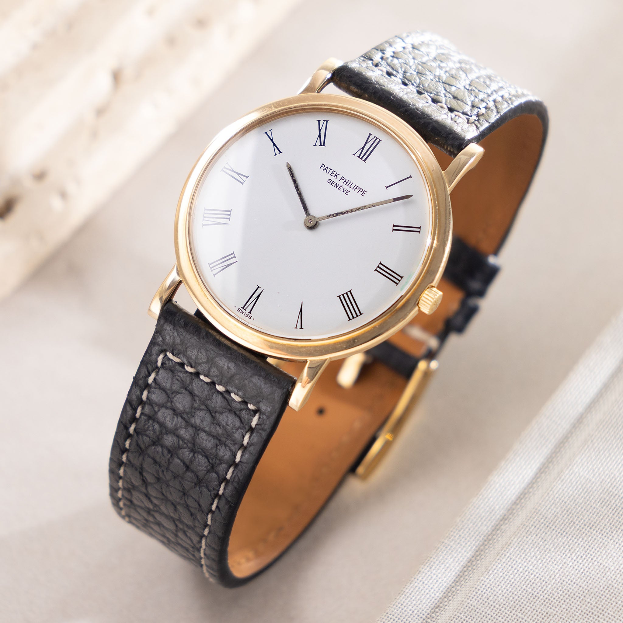 Patek Philippe Calatrava 3720J White Dial in 18 k Yellow Gold