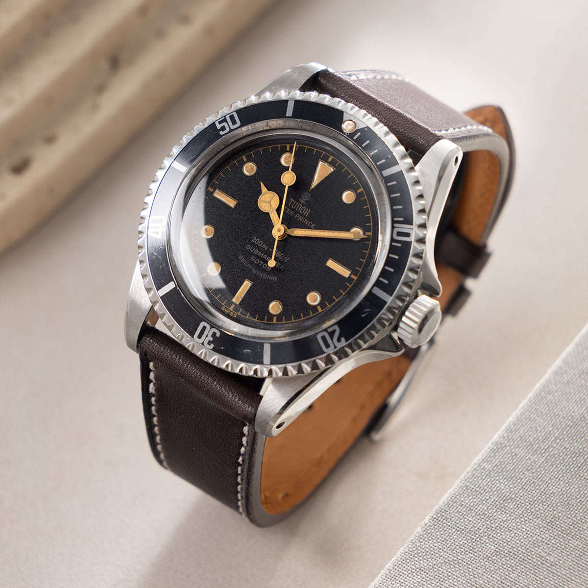 Tudor Submariner 7928 Pointed Crown Guard Case Gilt Chapter Ring dial