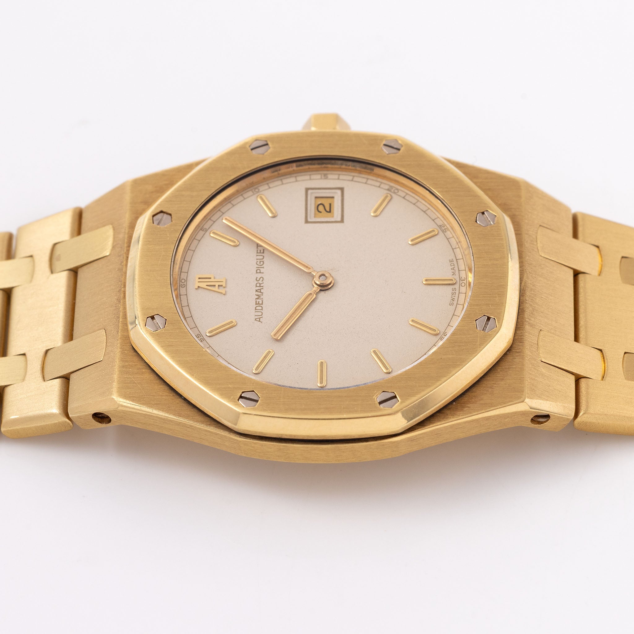 Audemars Piguet Royal-Oak Ultra Thin 56175BA in 18k Yellow Gold Cream Dial