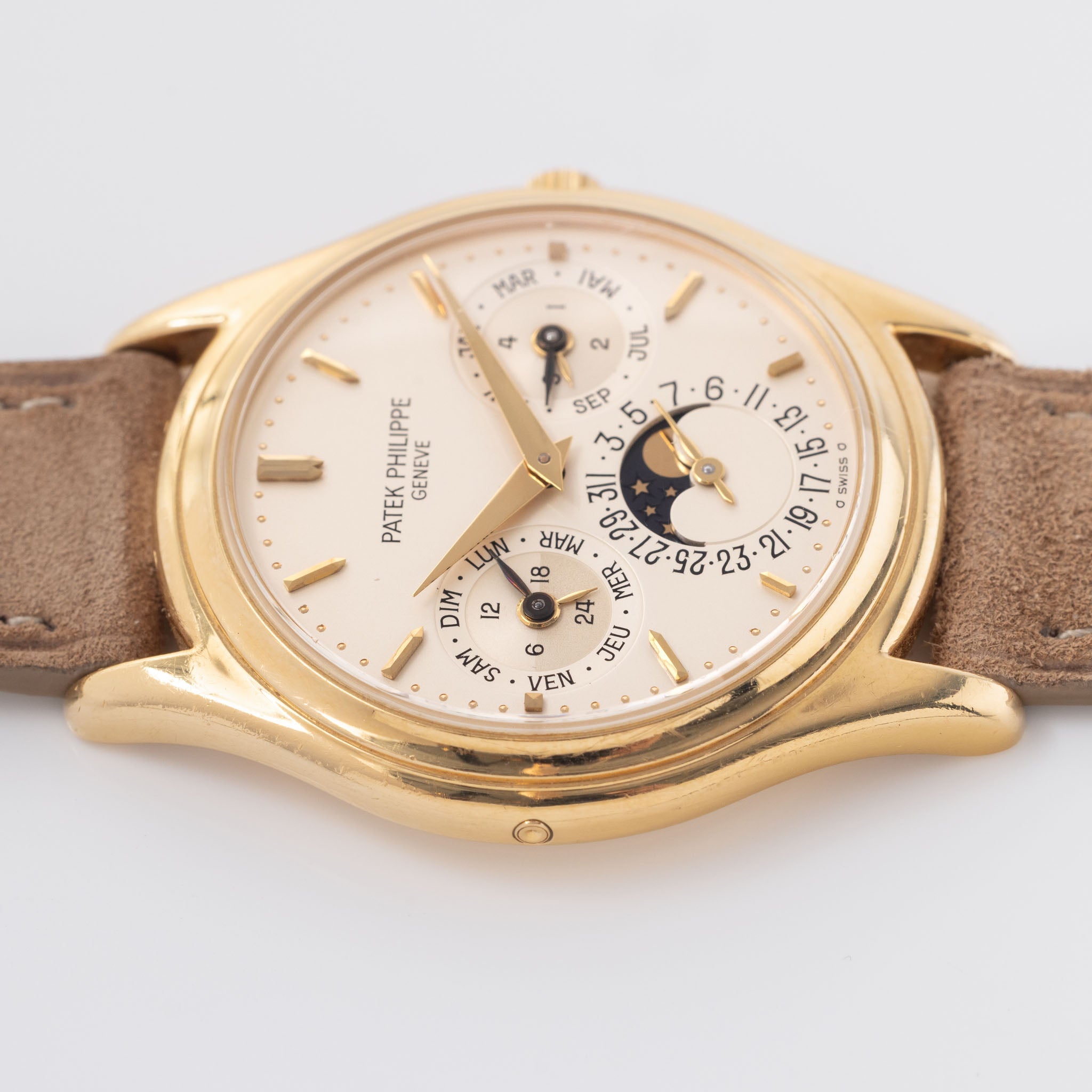 Patek Philippe Perpetual Calendar 3940J Early Second Series in 18k yellow gold with Box and Extract of the Archives