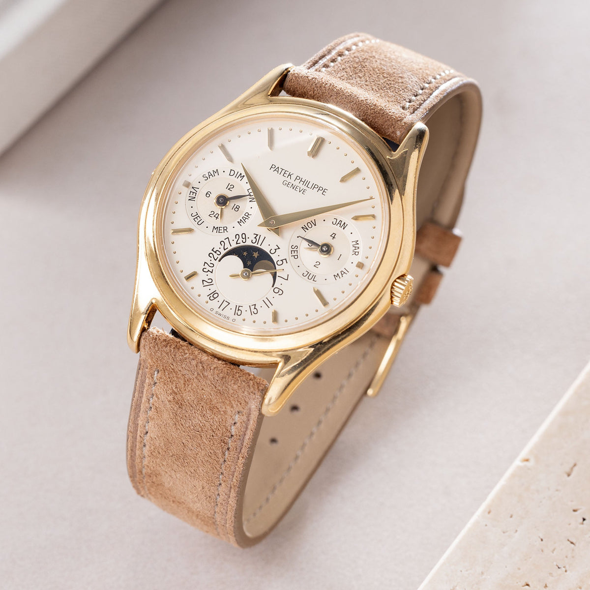 Patek Philippe Perpetual Calendar 3940J Early Second Series in 18k yellow gold with Box and Extract of the Archives