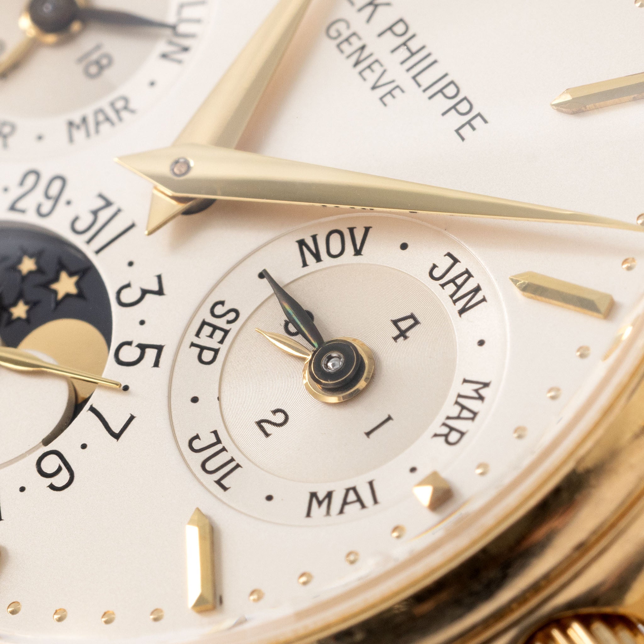 Patek Philippe Perpetual Calendar 3940J Early Second Series in 18k yellow gold with Box and Extract of the Archives
