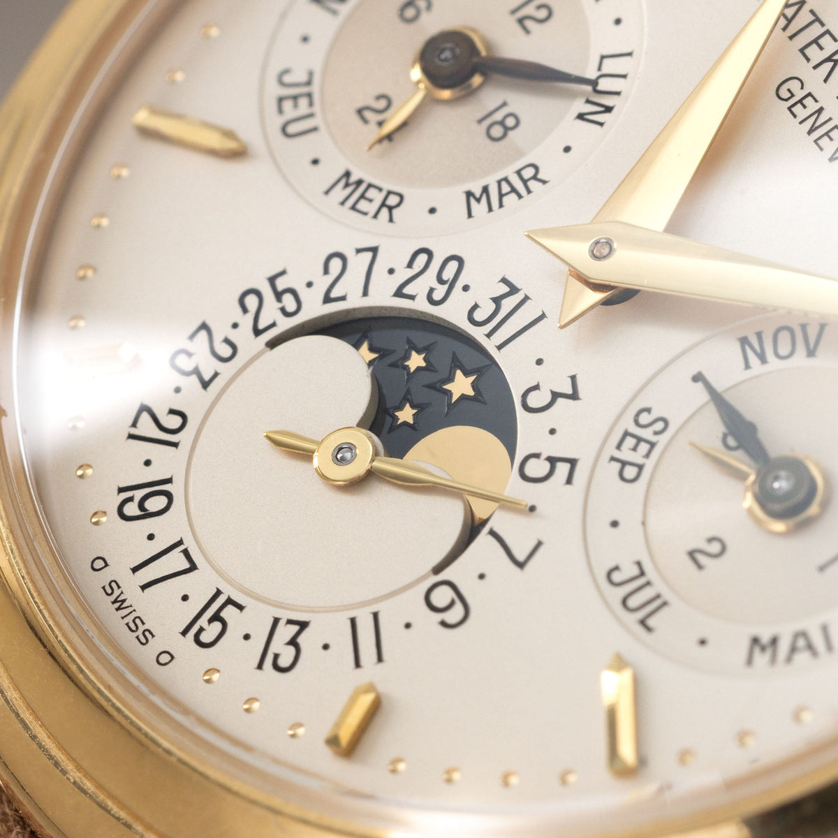 Patek Philippe Perpetual Calendar 3940J Early Second Series in 18k yellow gold with Box and Extract of the Archives