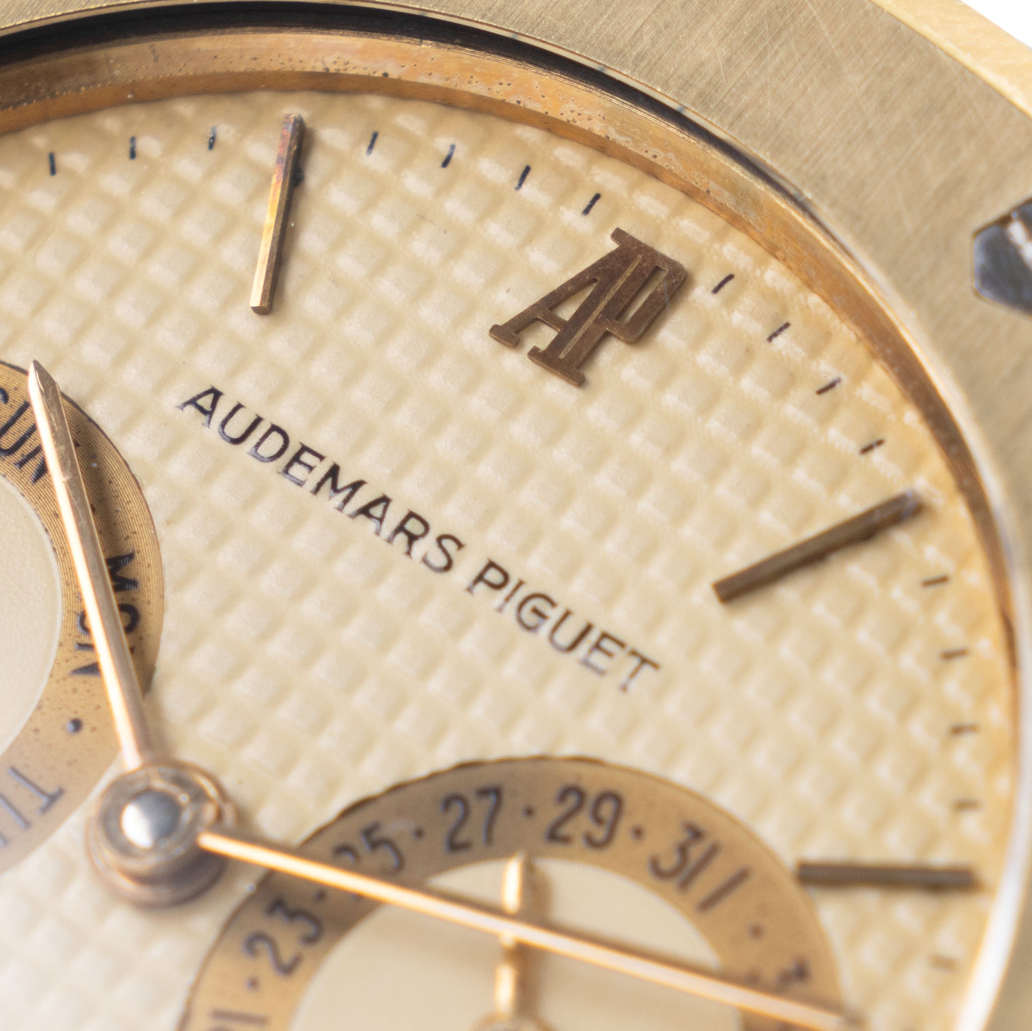 Audemars Piquet Royal Oak Day date "Owl " in 18 k yellow gold ref 5572BA Cream dial