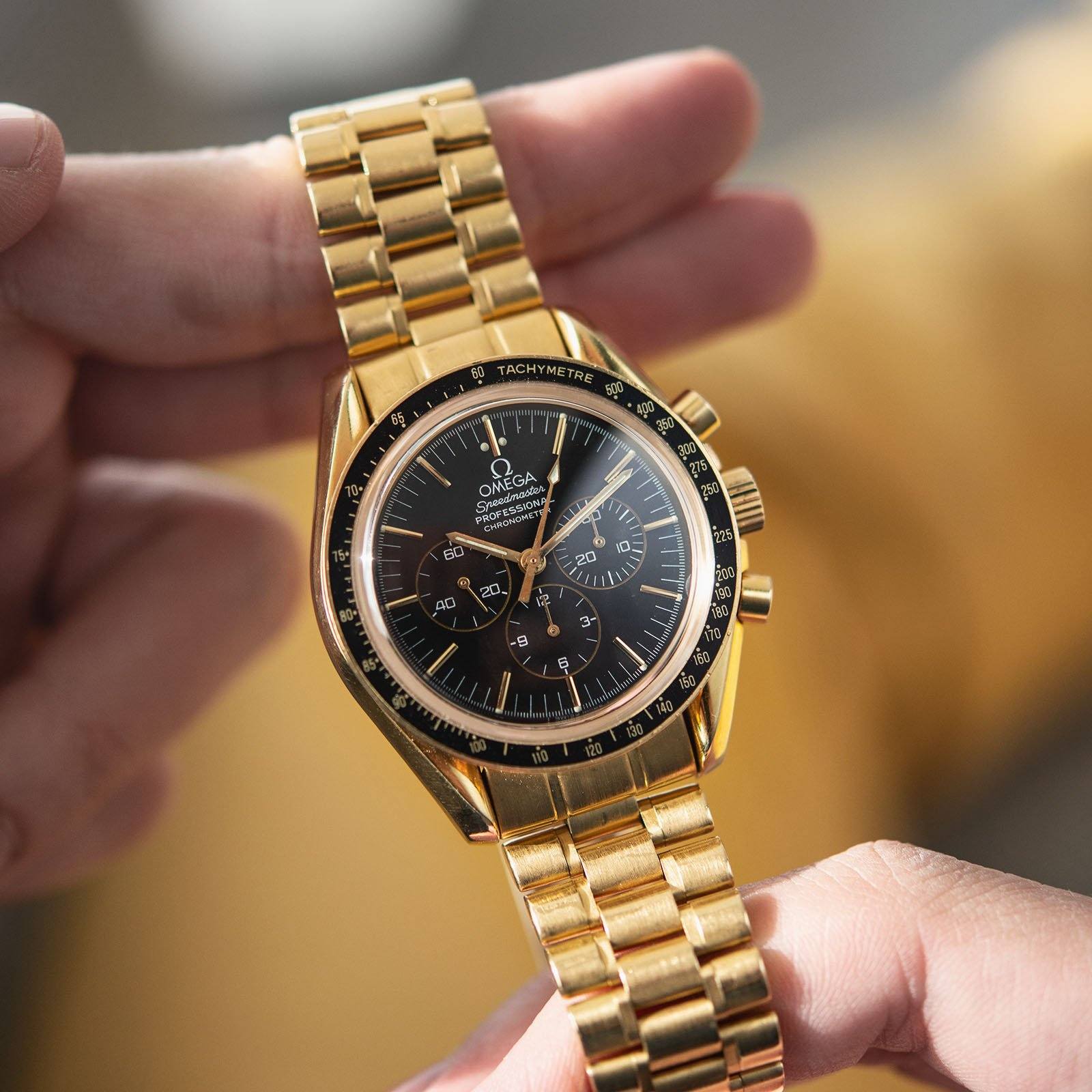 稼働　OMEGA クオーツ時計　ユニセックス ゴールド　ベルト社外品 Omega Golden Nugget Speedmaster 31945000