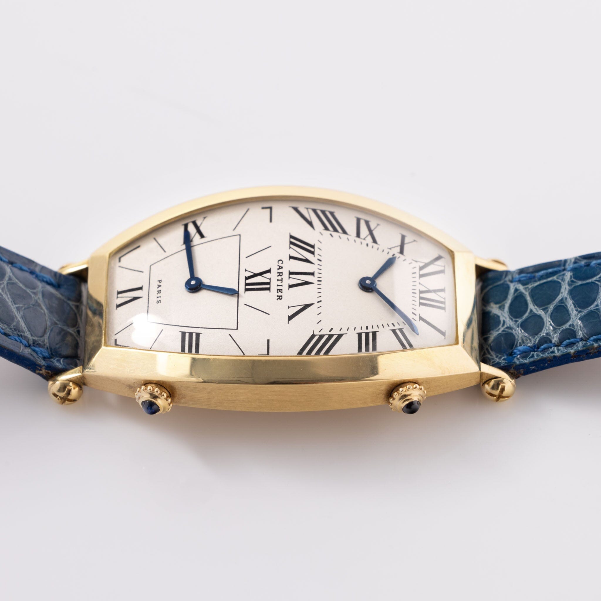 Cartier tonneau dual outlet time