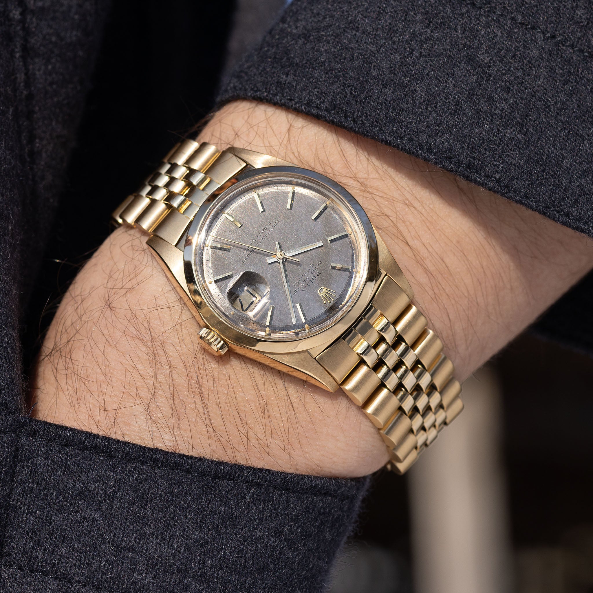 Rolex Datejust Grey vertical brushed dial in 18 k yellow gold ref 1600