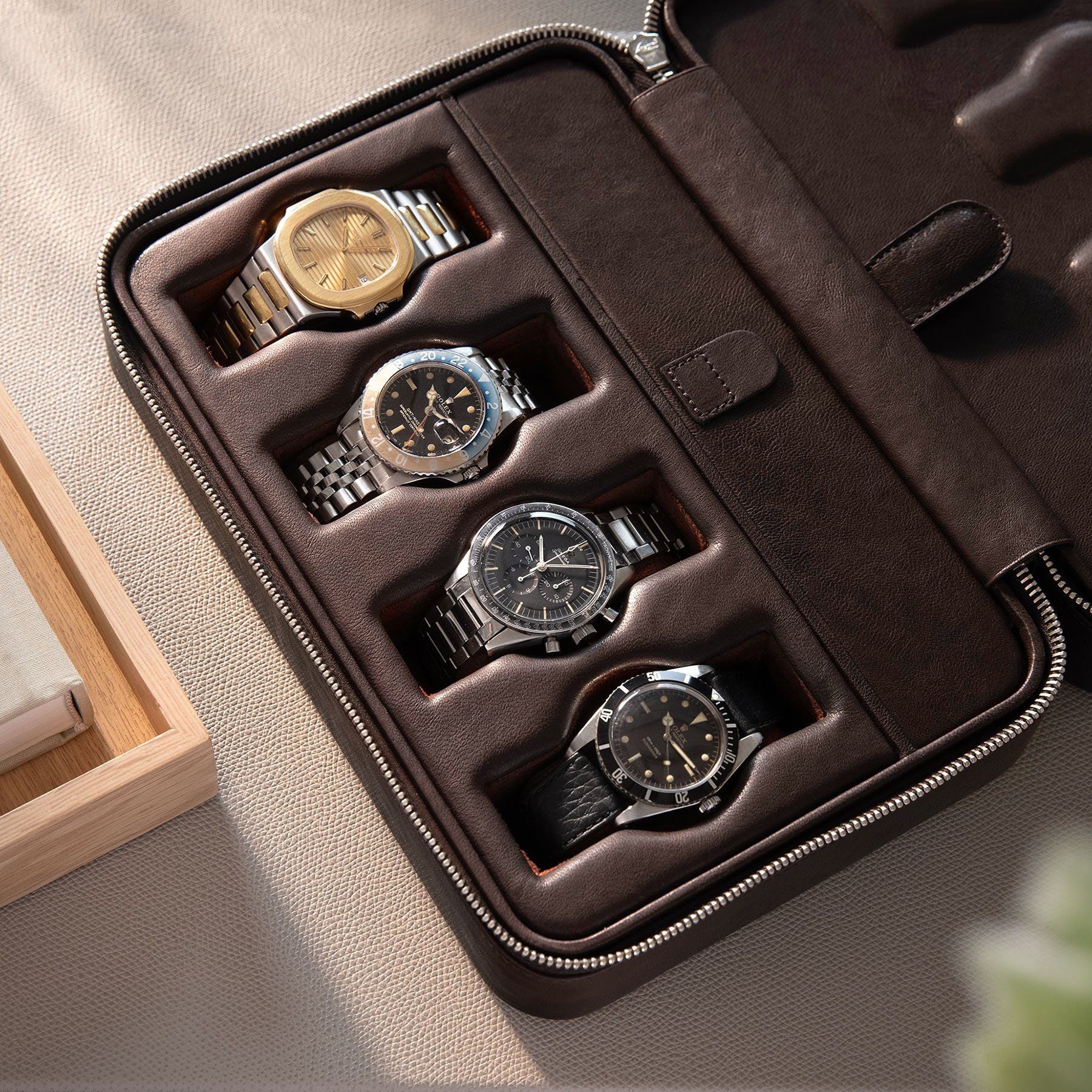 Dark Brown Cognac Luxury Leather Watch BoxDark Brown Cognac Luxury Leather Watch Box