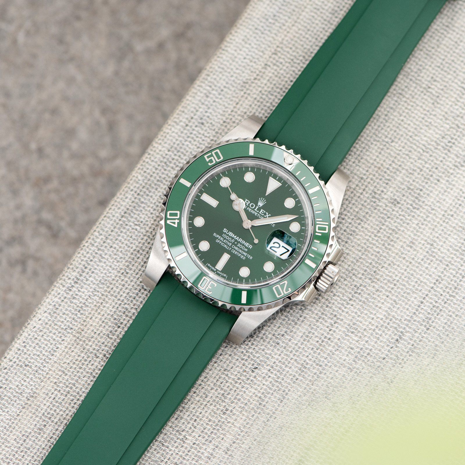 Rolex submariner 2024 green rubber strap