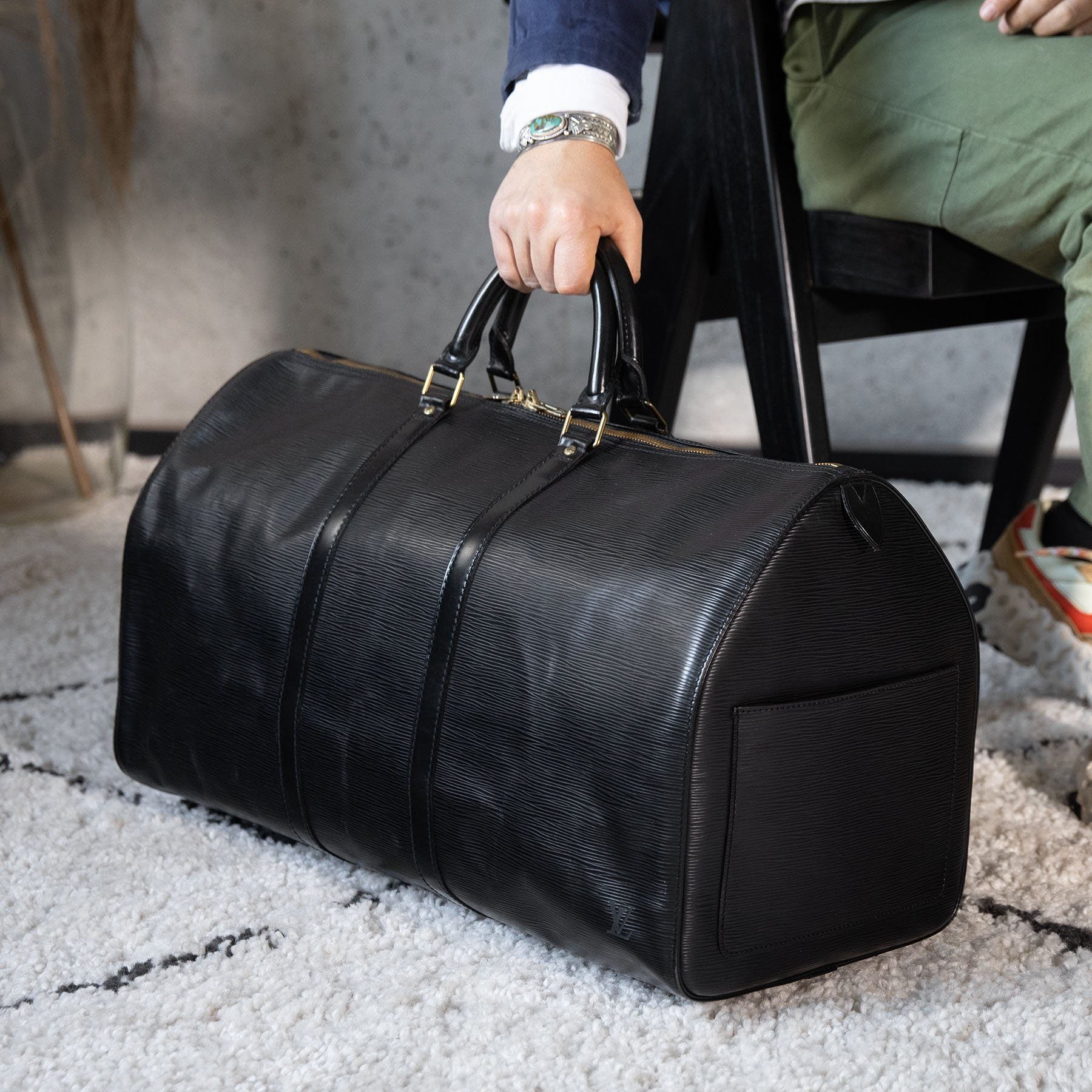 Louis vuitton best sale black holdall