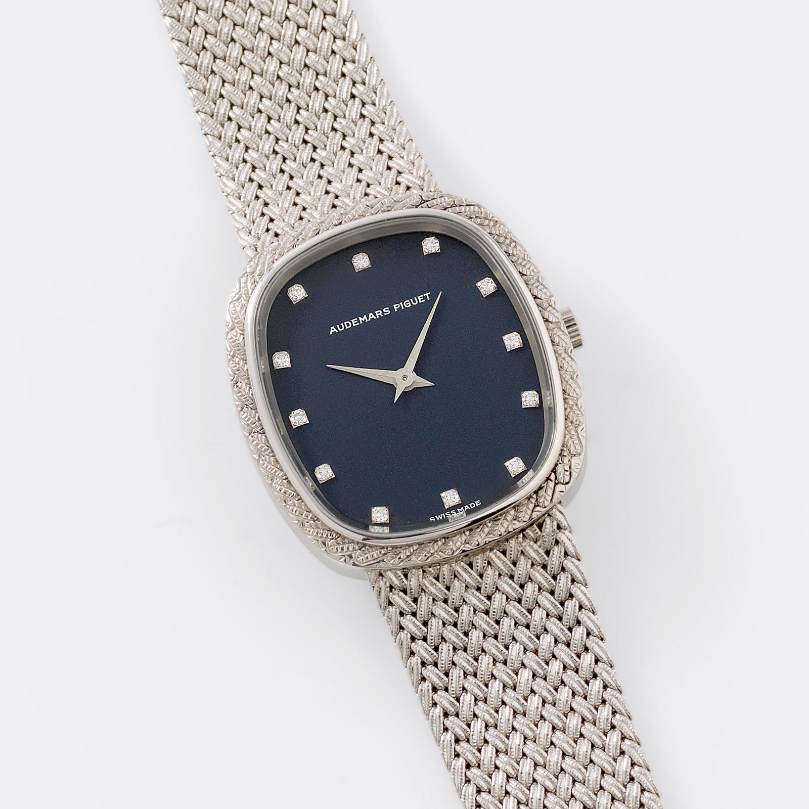 Audemars Piguet - An 18ct gold automatic calendar bracelet watch | Classic  Driver Market