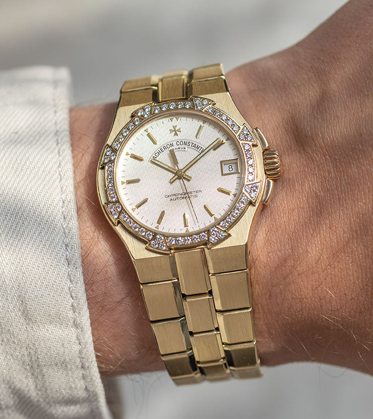 Vacheron Constantin Overseas 42050 423J Yellow Gold Diamond Bezel