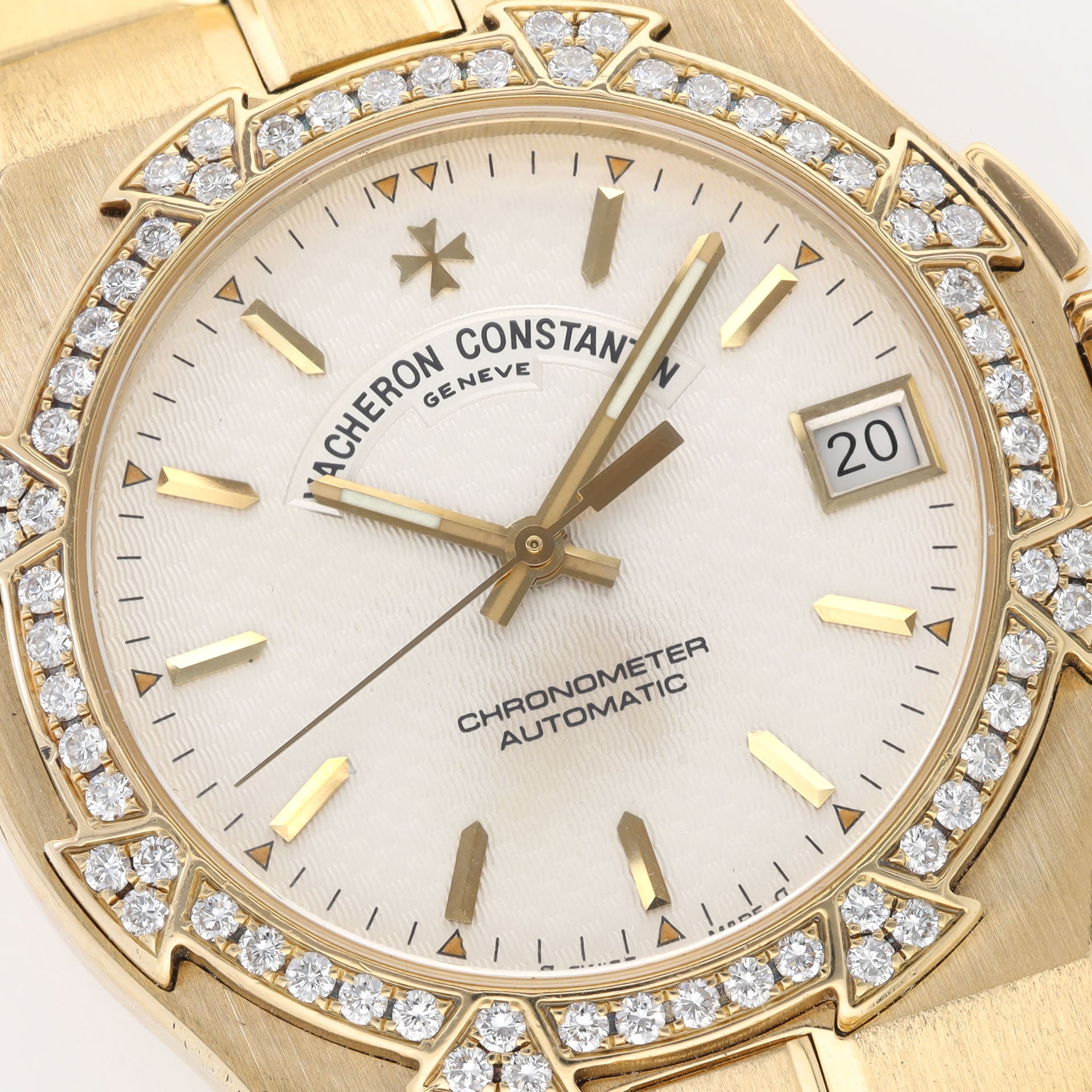 Vacheron Constantin Overseas 42050 423J Yellow Gold Diamond Bezel