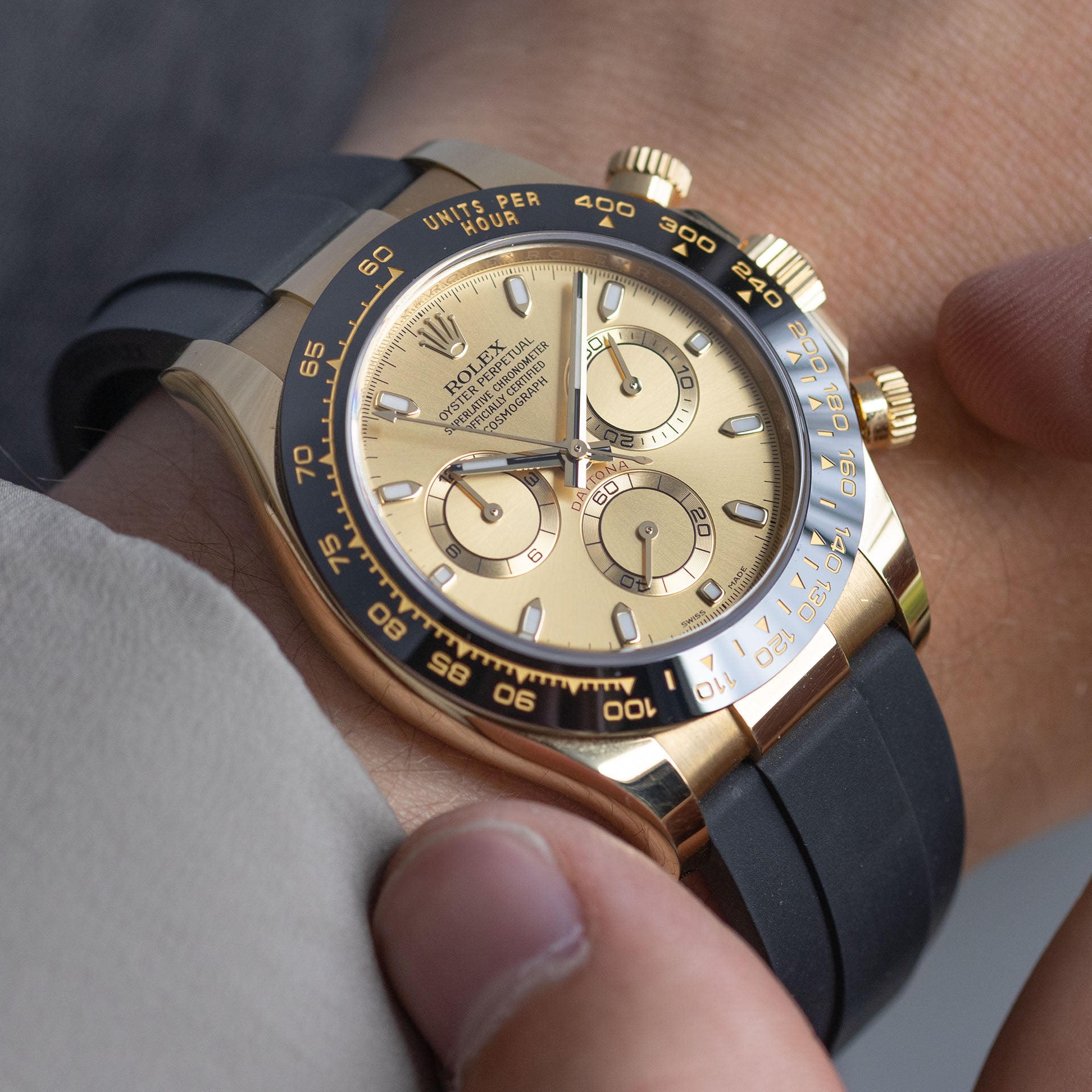 Rolex daytona yellow on sale gold rubber strap