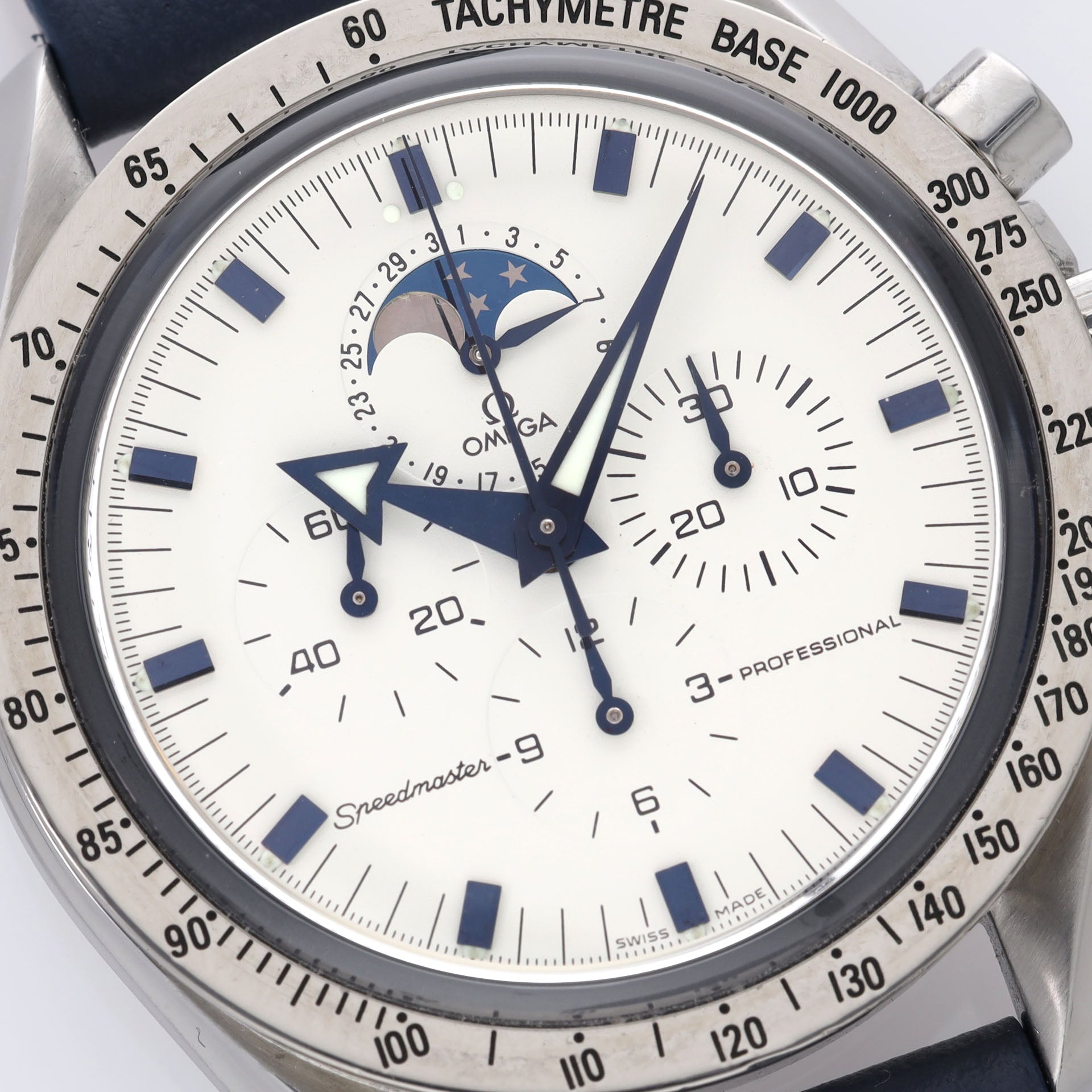 Omega speedmaster clearance broad arrow moonphase