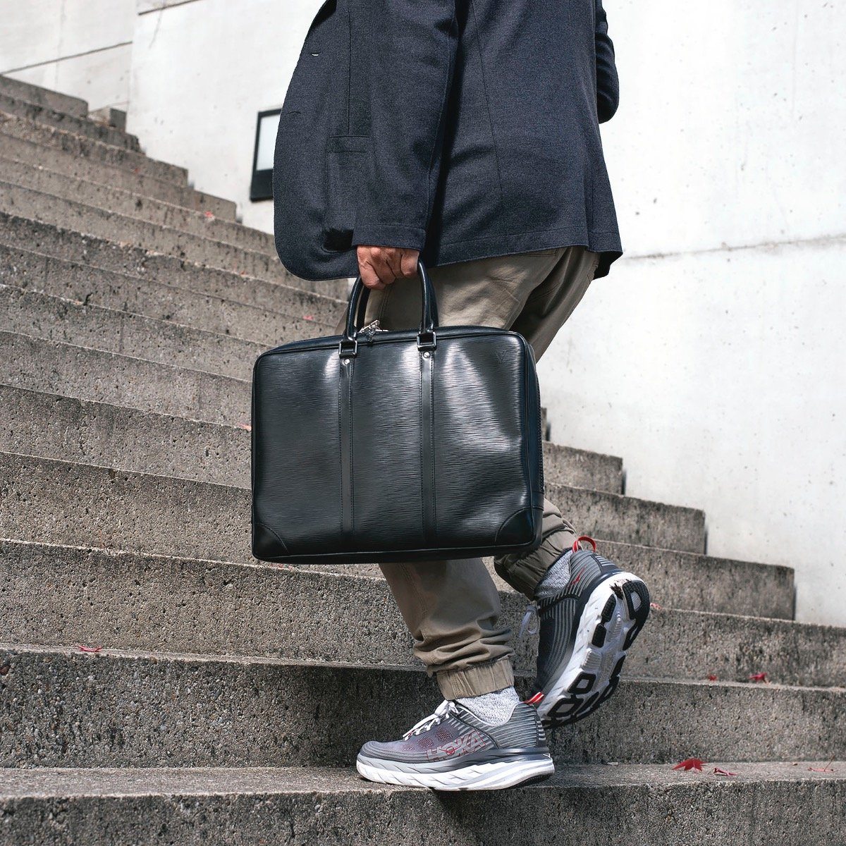 Louis+Vuitton+Porte+Documents+Voyage+Handbag+Black+Leather for sale online