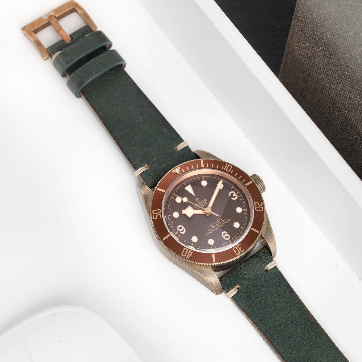 Tudor bronze store lug width
