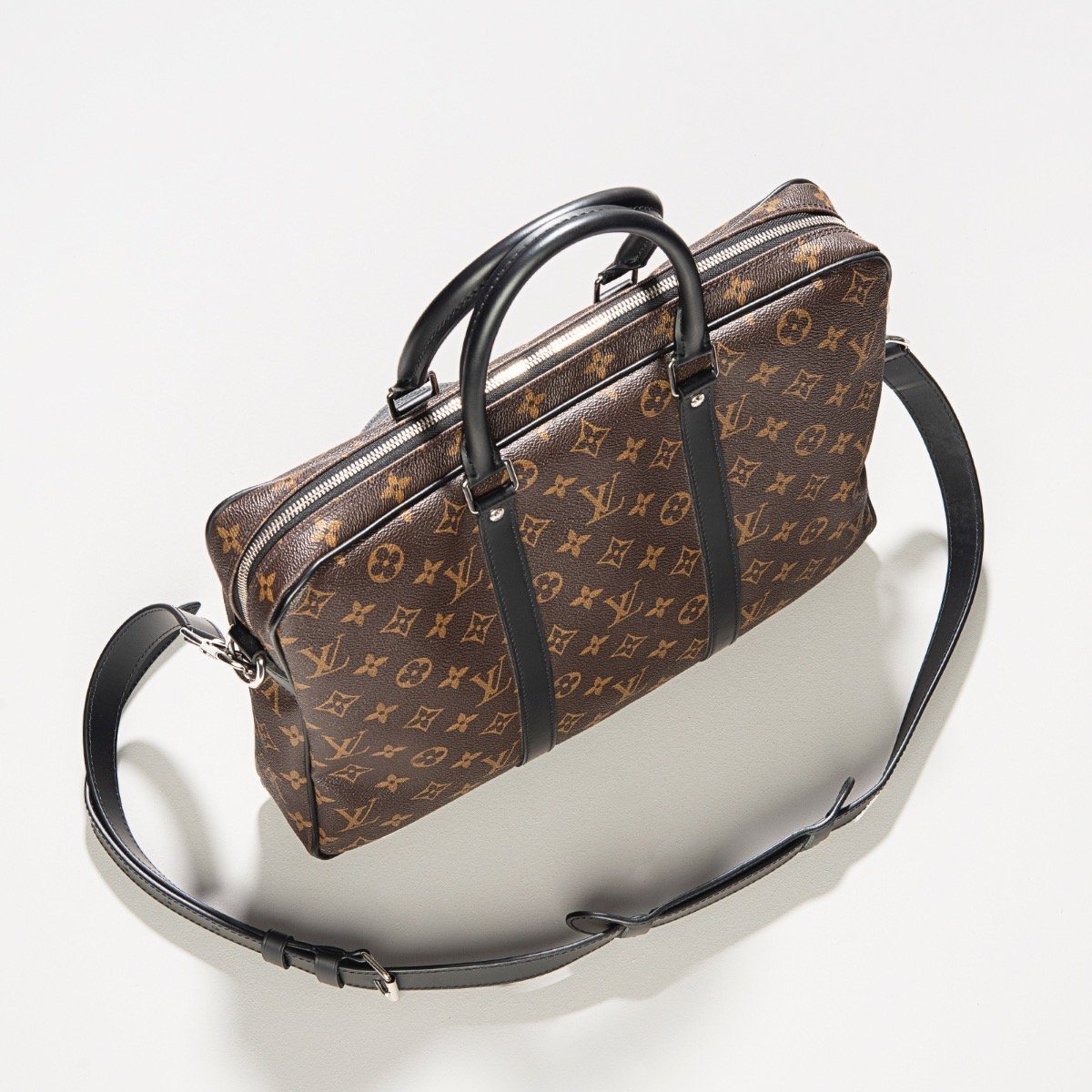 Louis Vuitton Porte-Documents Voyage PM What's in my bag